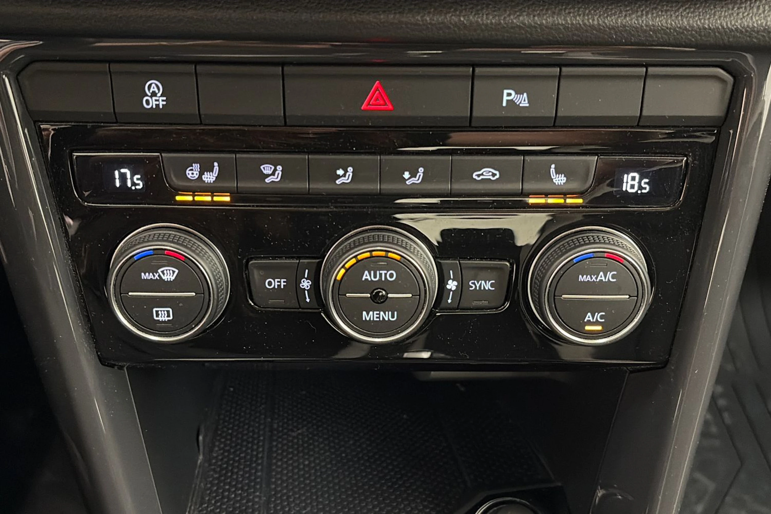 Valkoinen Volkswagen T-Roc 2020 kuva 22.