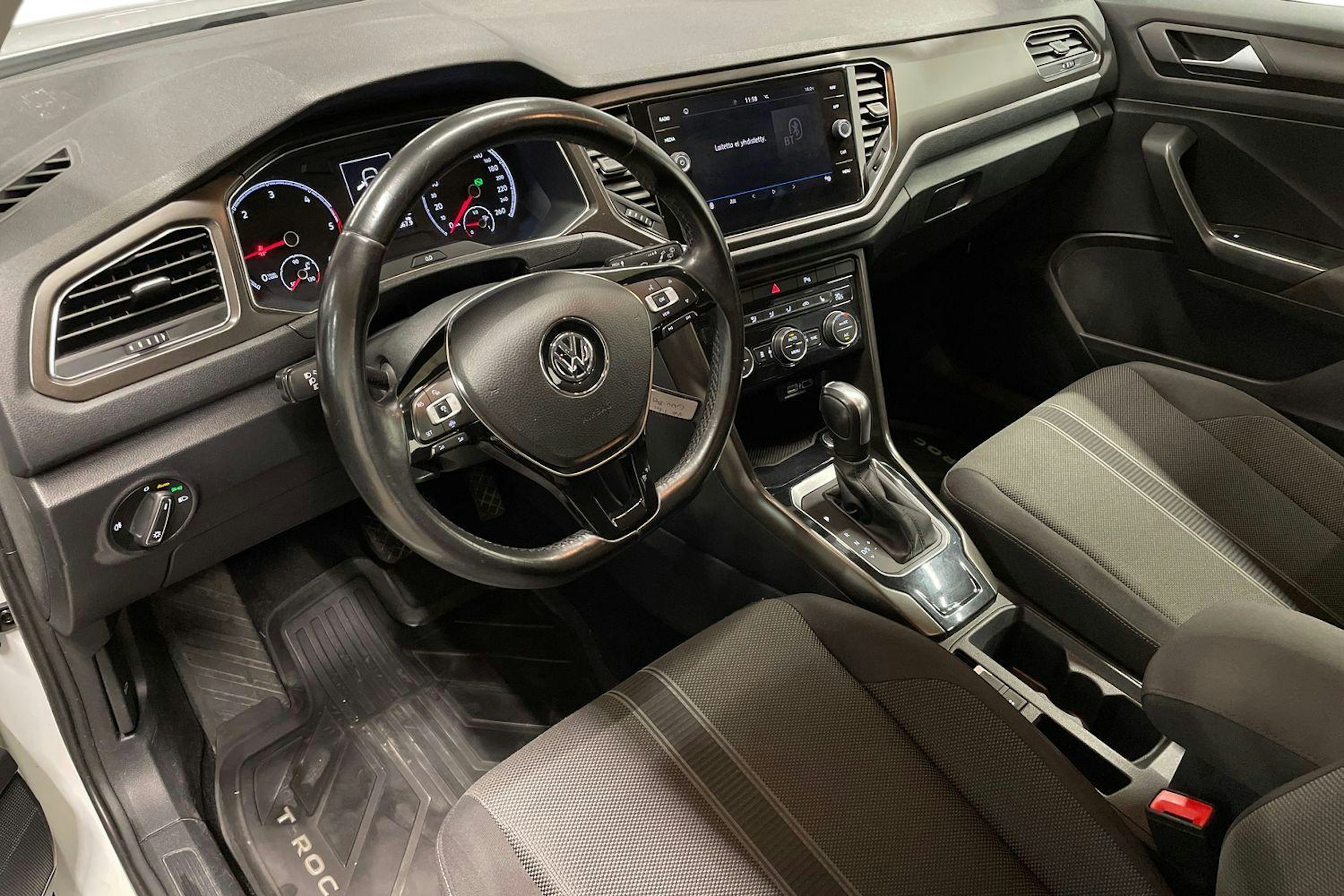 valkoinen Volkswagen T-Roc 2020 kuva 7.