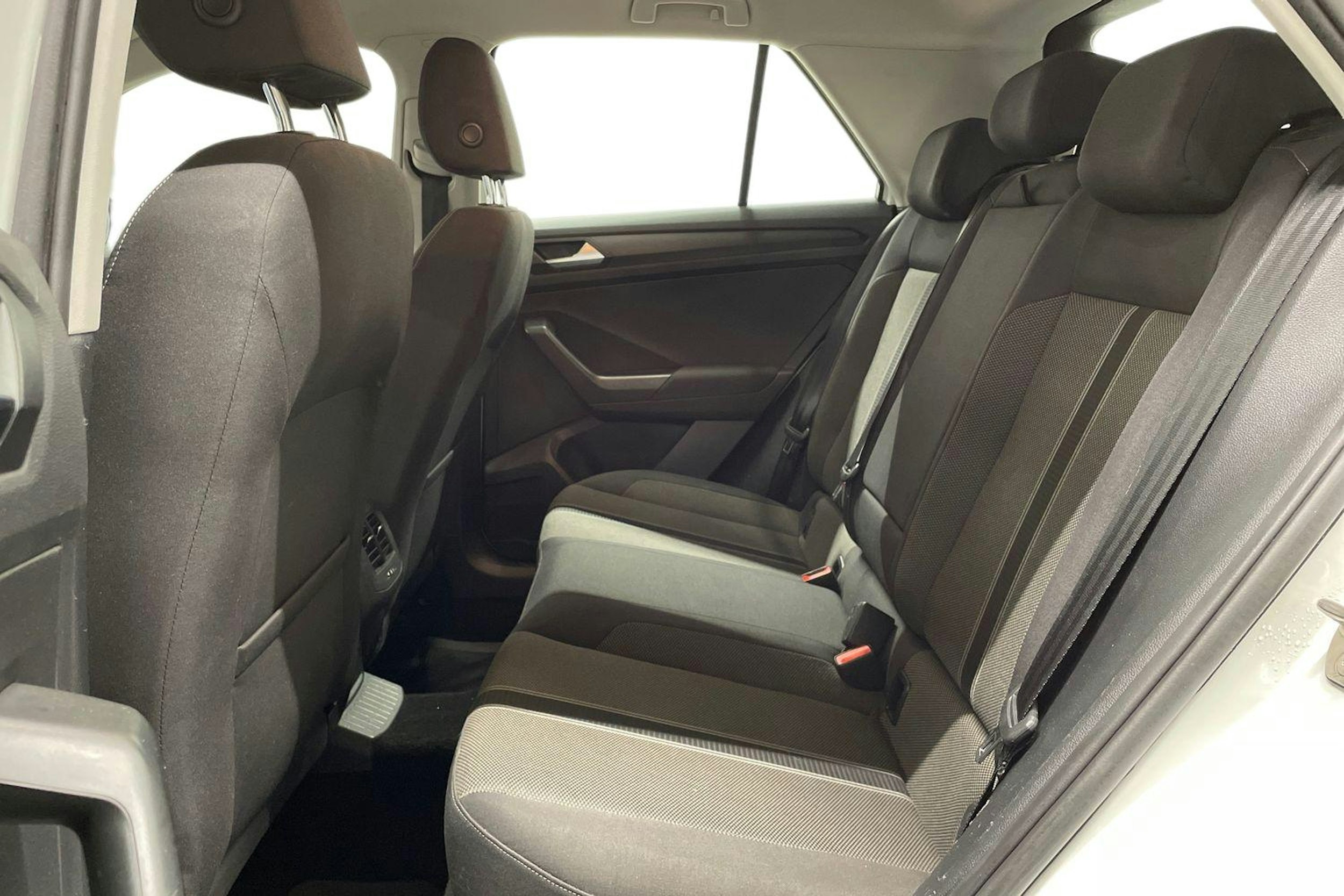 valkoinen Volkswagen T-Roc 2020 kuva 10.