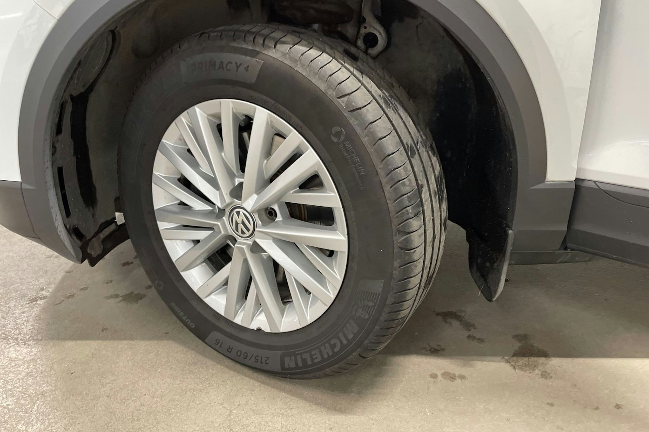 valkoinen Volkswagen T-Roc 2020 kuva 13.