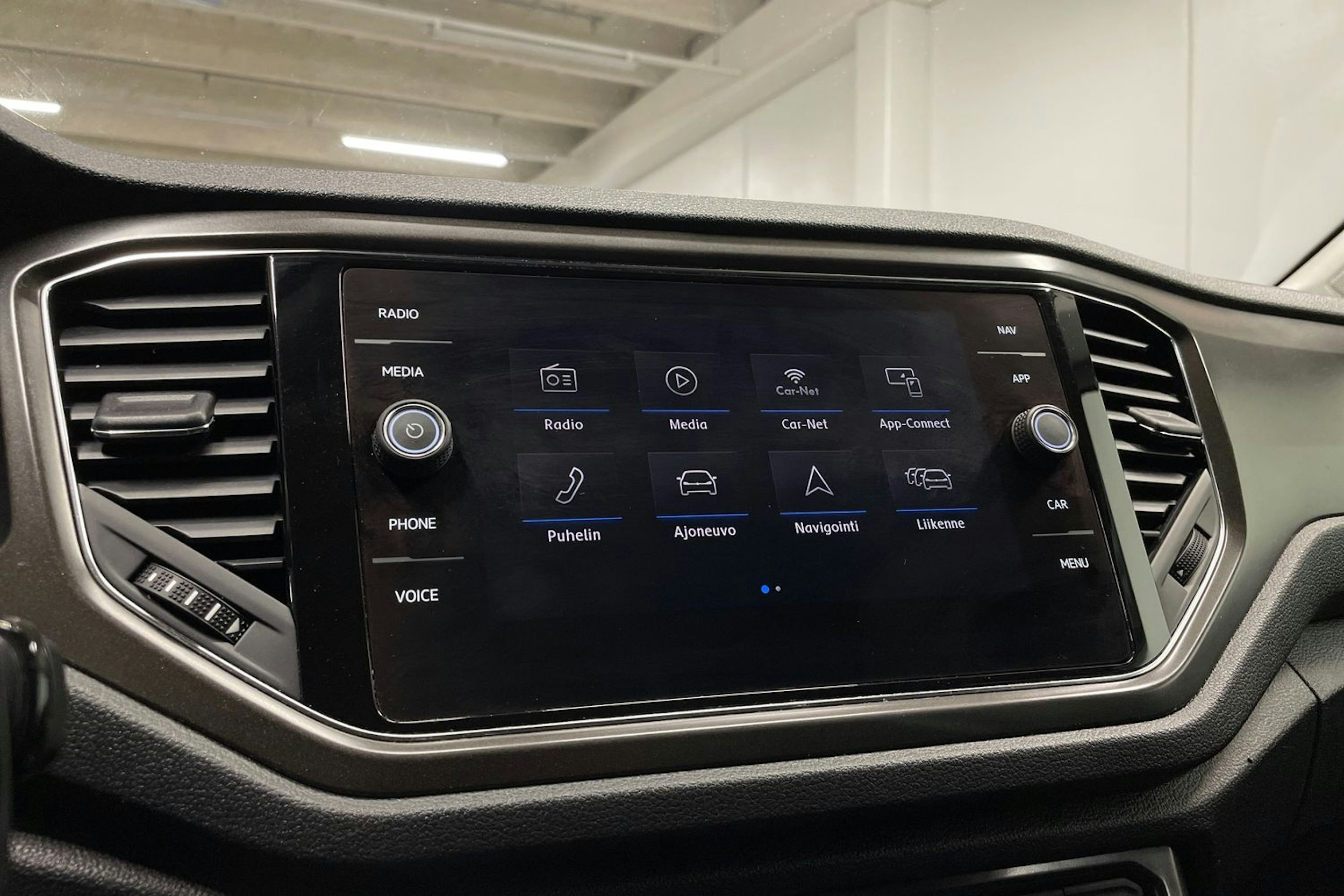 valkoinen Volkswagen T-Roc 2020 kuva 17.