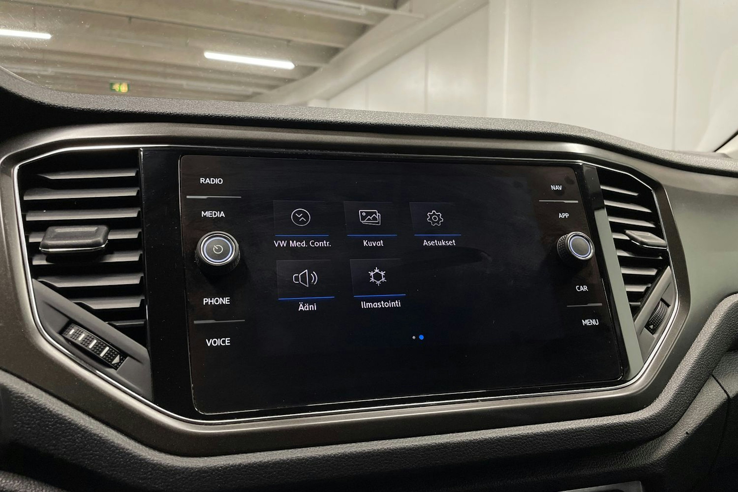 valkoinen Volkswagen T-Roc 2020 kuva 22.