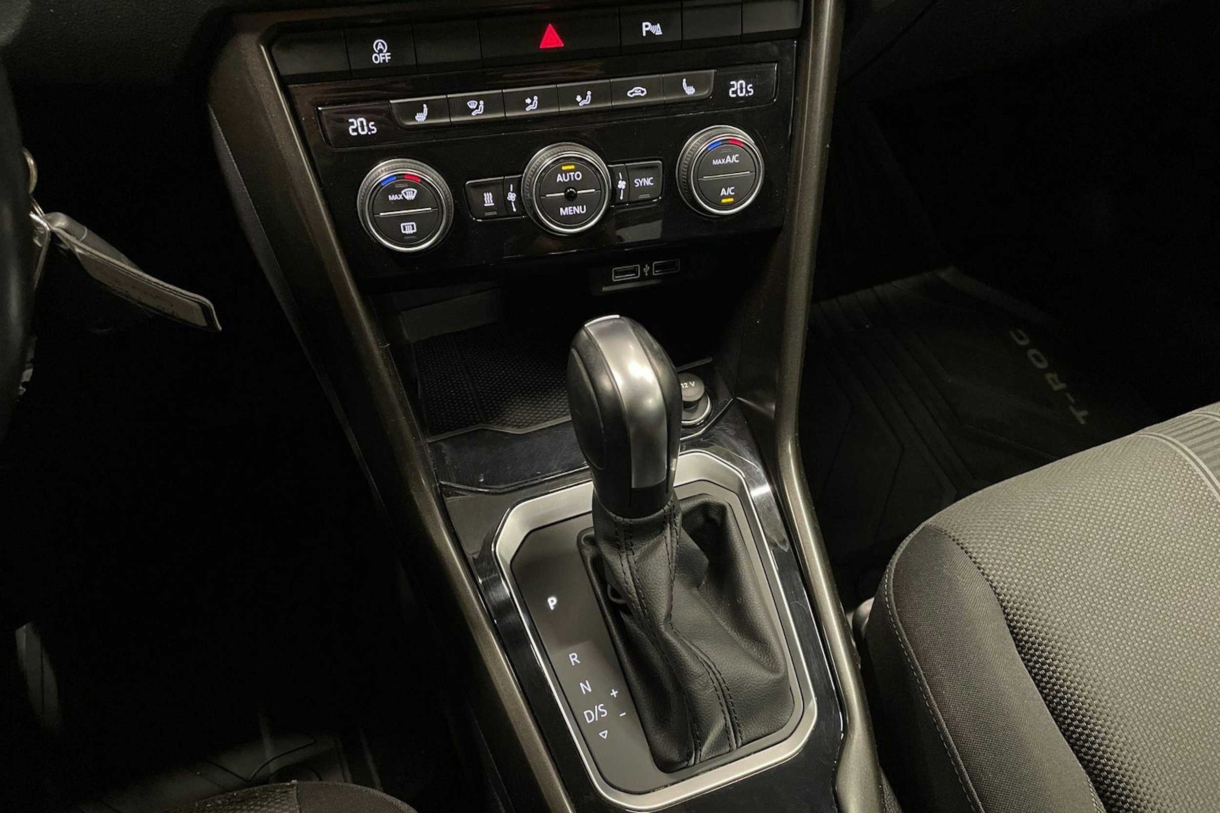 valkoinen Volkswagen T-Roc 2020 kuva 23.