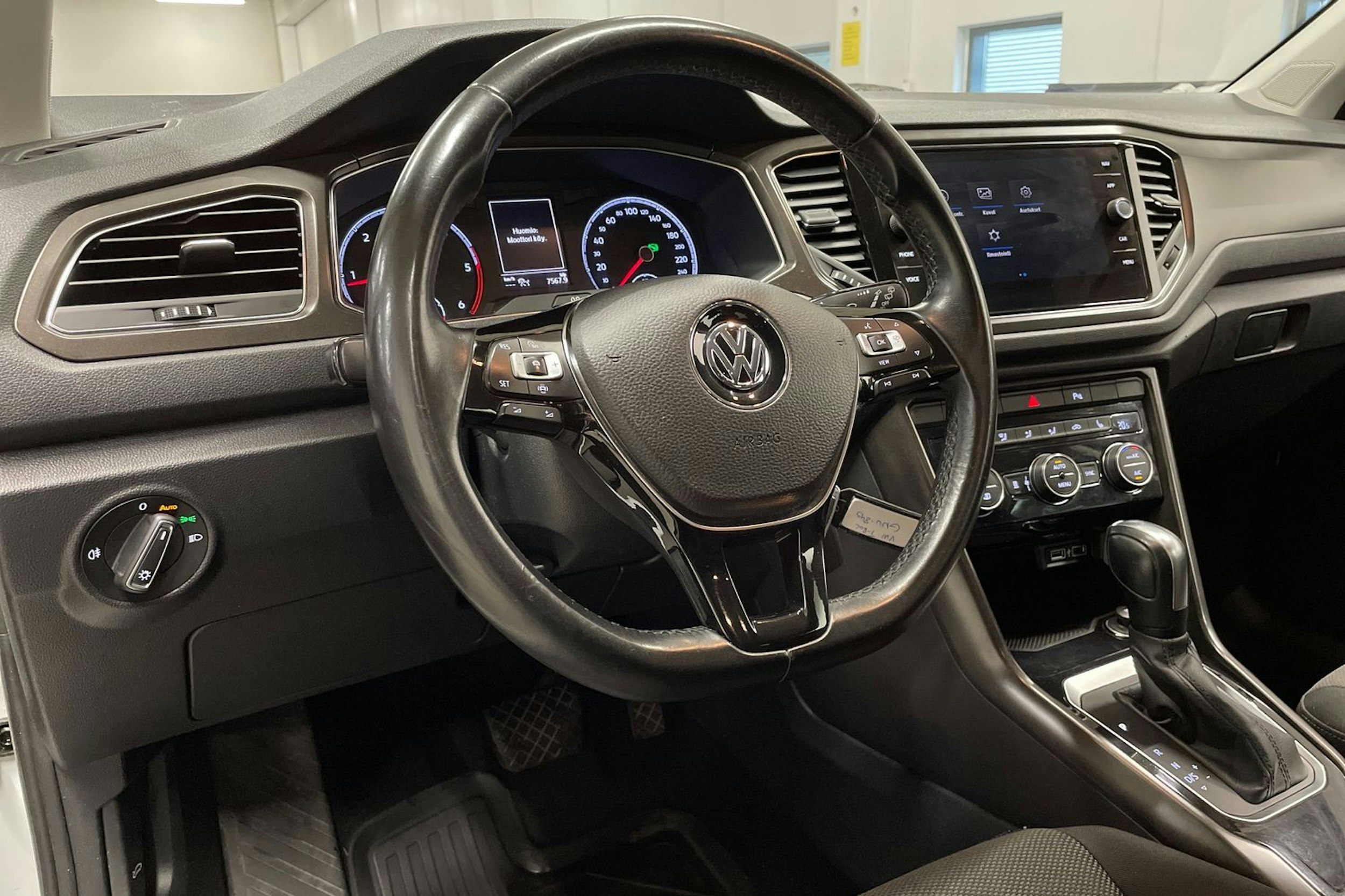 valkoinen Volkswagen T-Roc 2020 kuva 28.