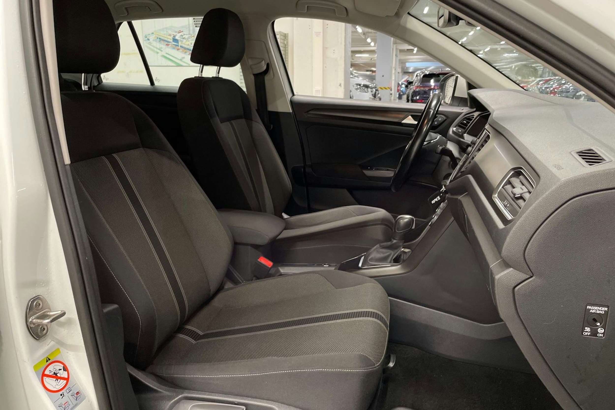 valkoinen Volkswagen T-Roc 2020 kuva 29.