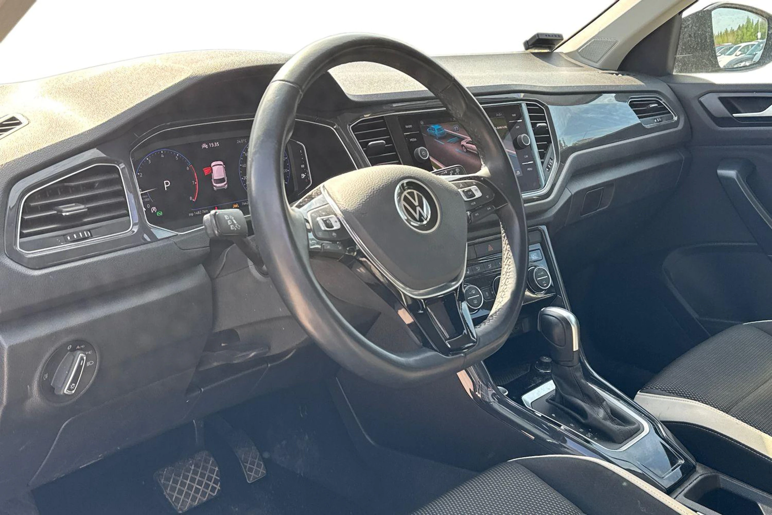 musta Volkswagen T-Roc 2020 kuva 3.