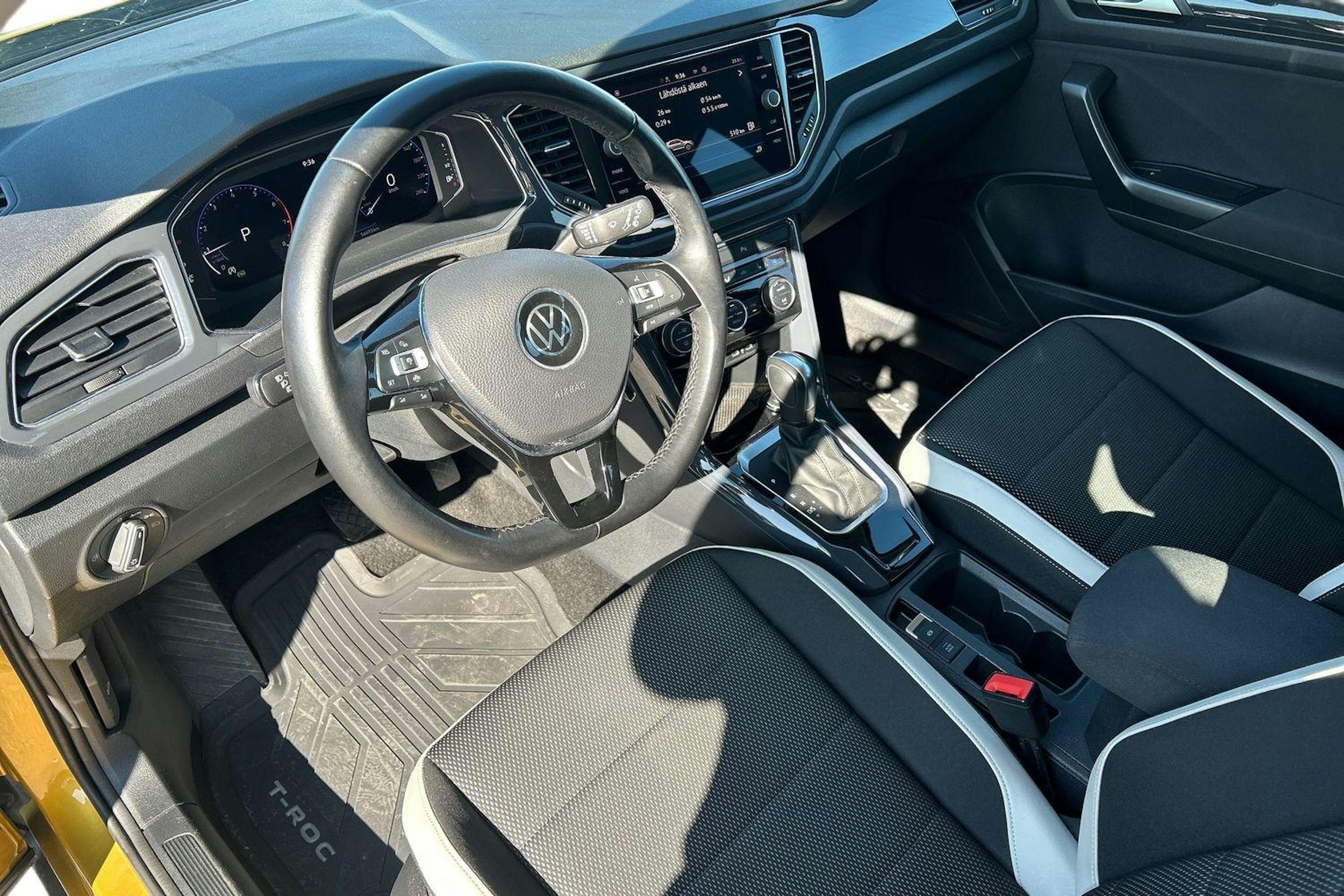 keltainen Volkswagen T-Roc 2021 kuva 3.