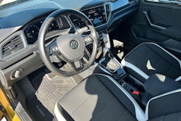 keltainen Volkswagen T-Roc 2021 kuva 3.