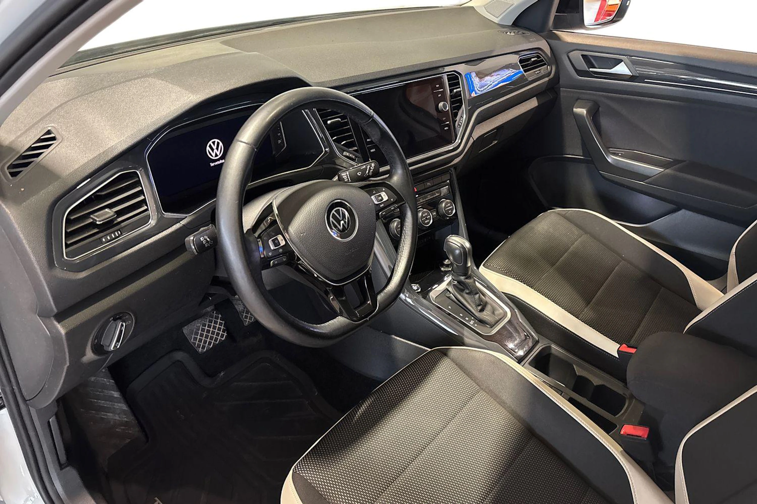valkoinen Volkswagen T-Roc 2021 kuva 6.