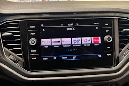 valkoinen Volkswagen T-Roc 2021 kuva 18.