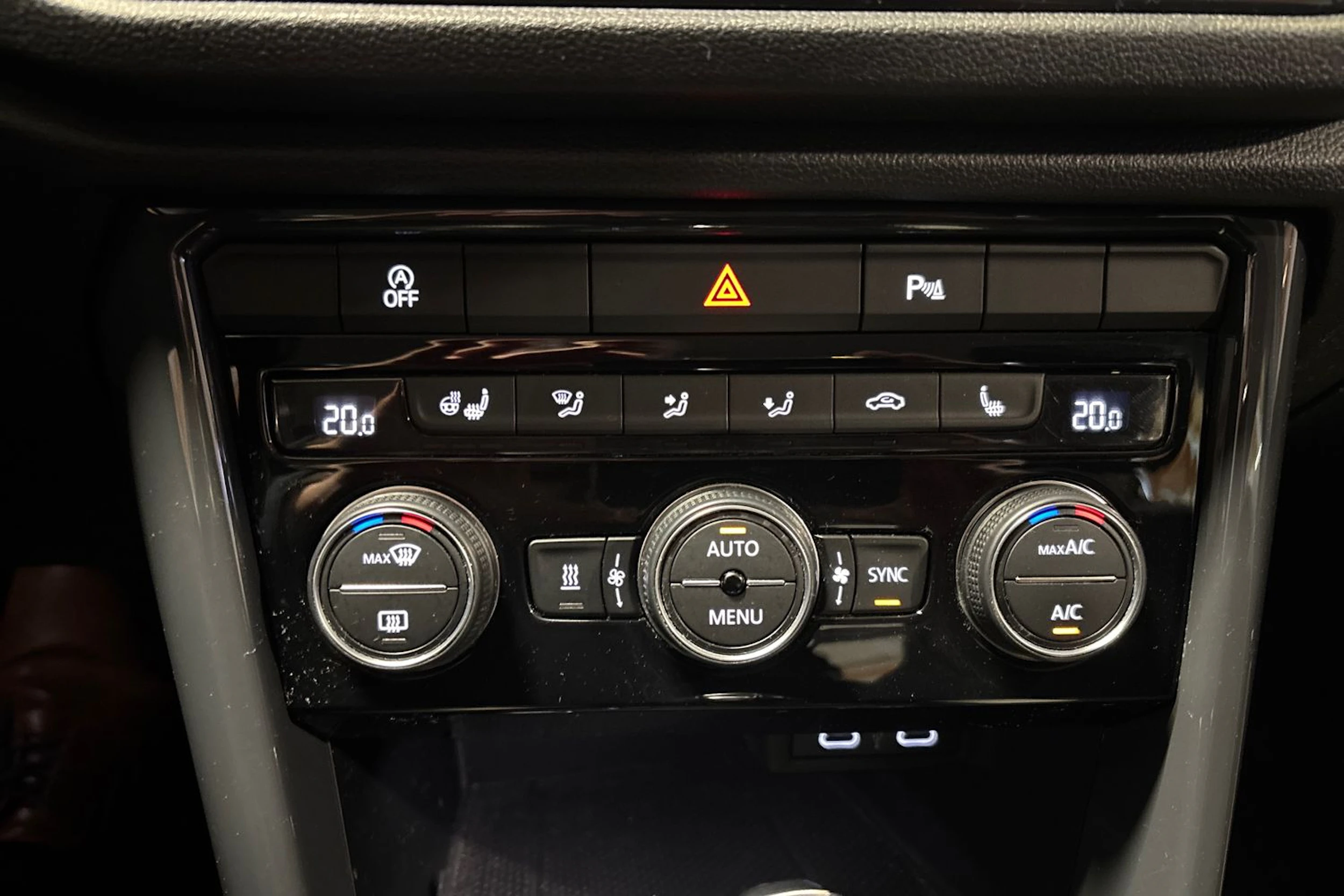 valkoinen Volkswagen T-Roc 2021 kuva 21.