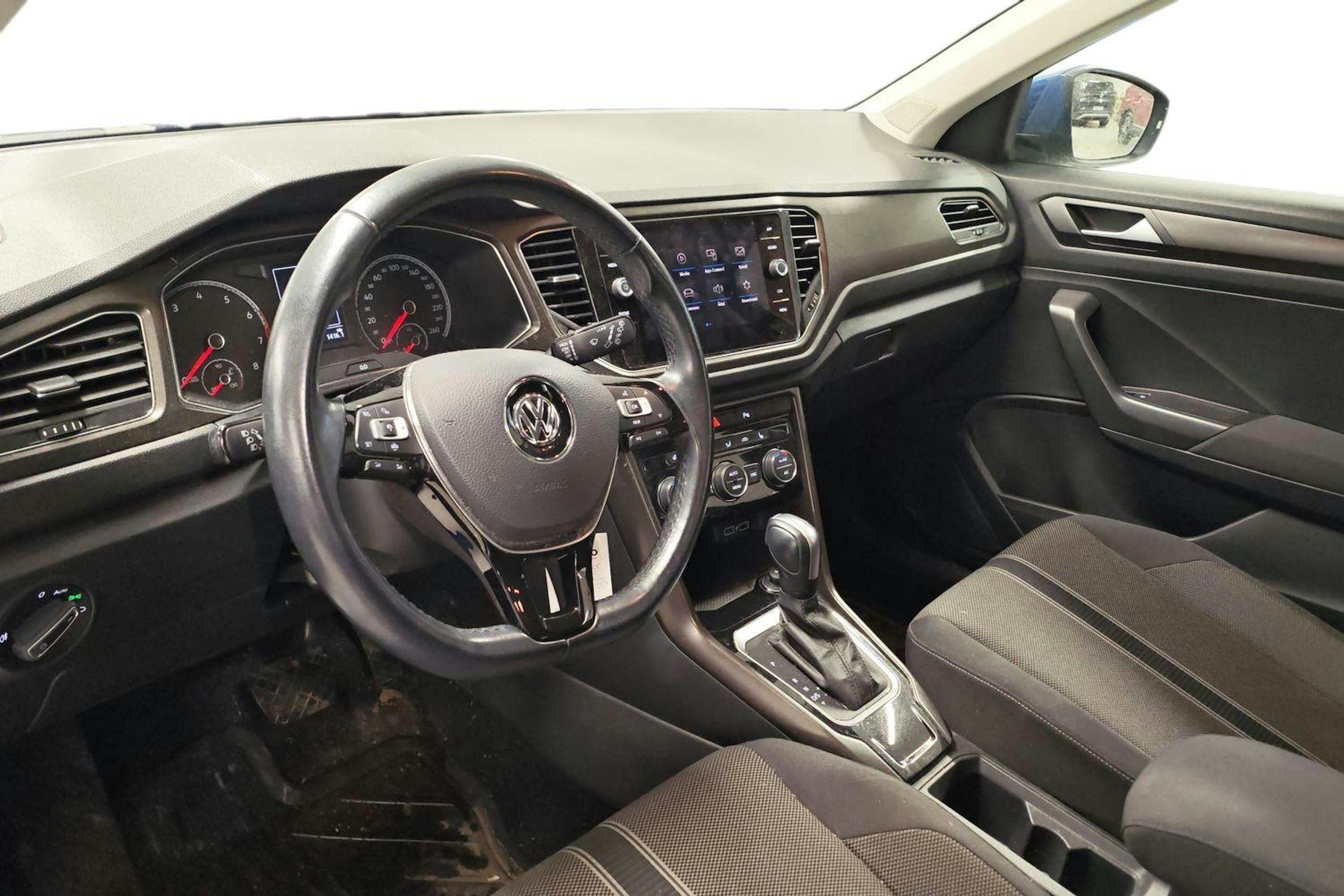 sininen Volkswagen T-Roc 2020 kuva 3.