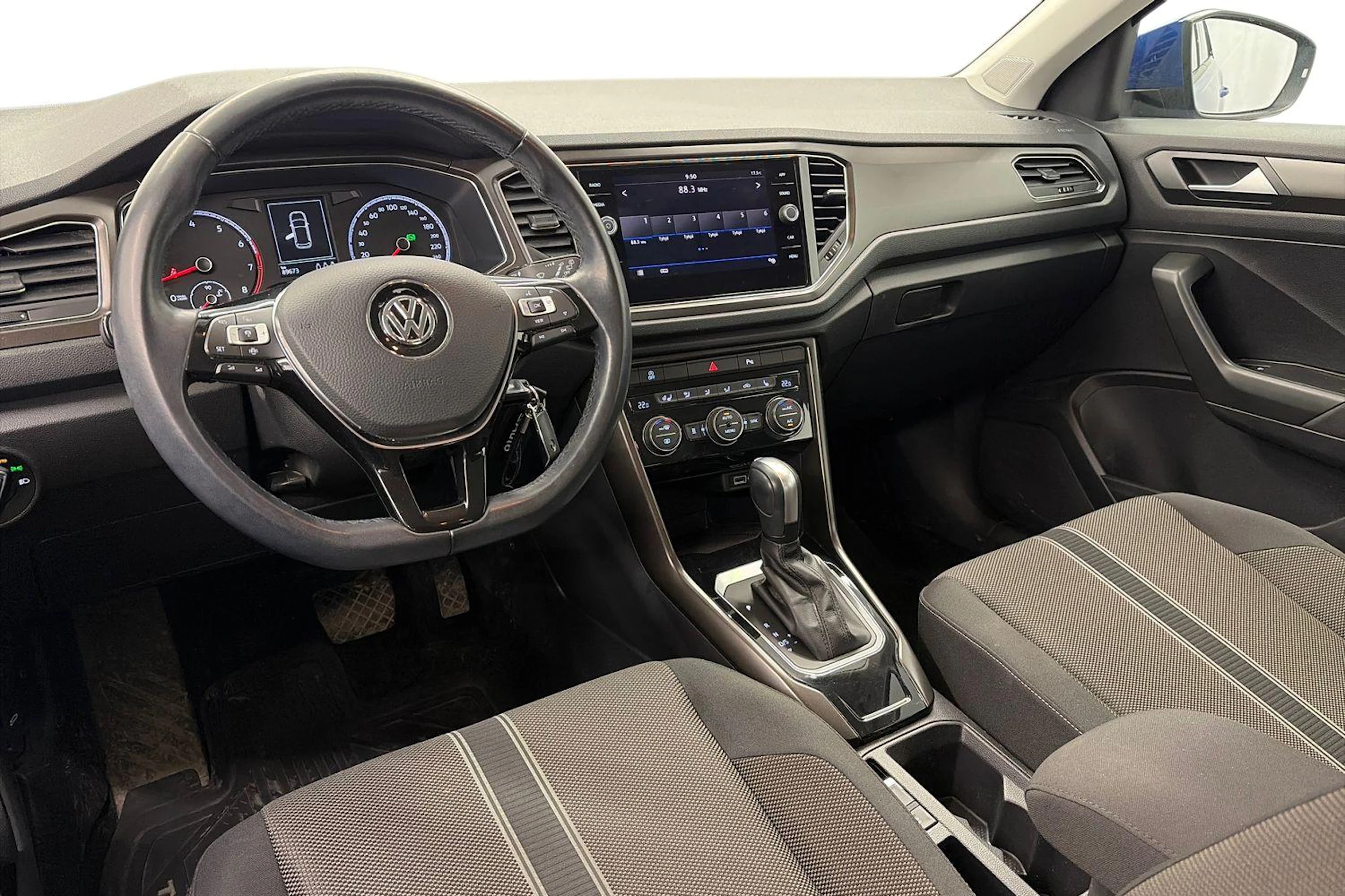 sininen Volkswagen T-Roc 2020 kuva 7.