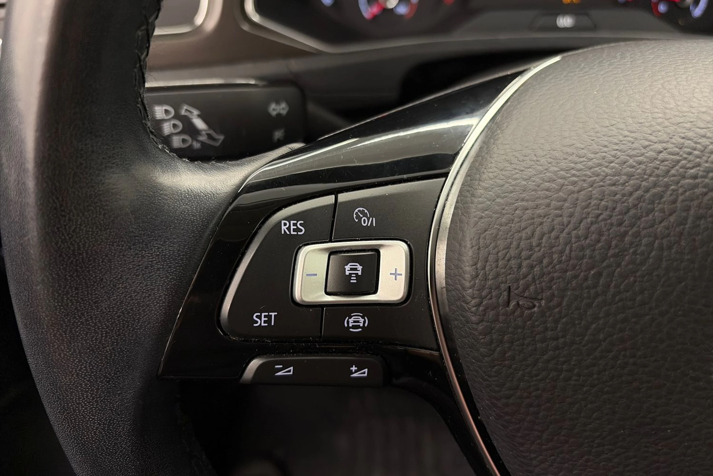 sininen Volkswagen T-Roc 2020 kuva 17.