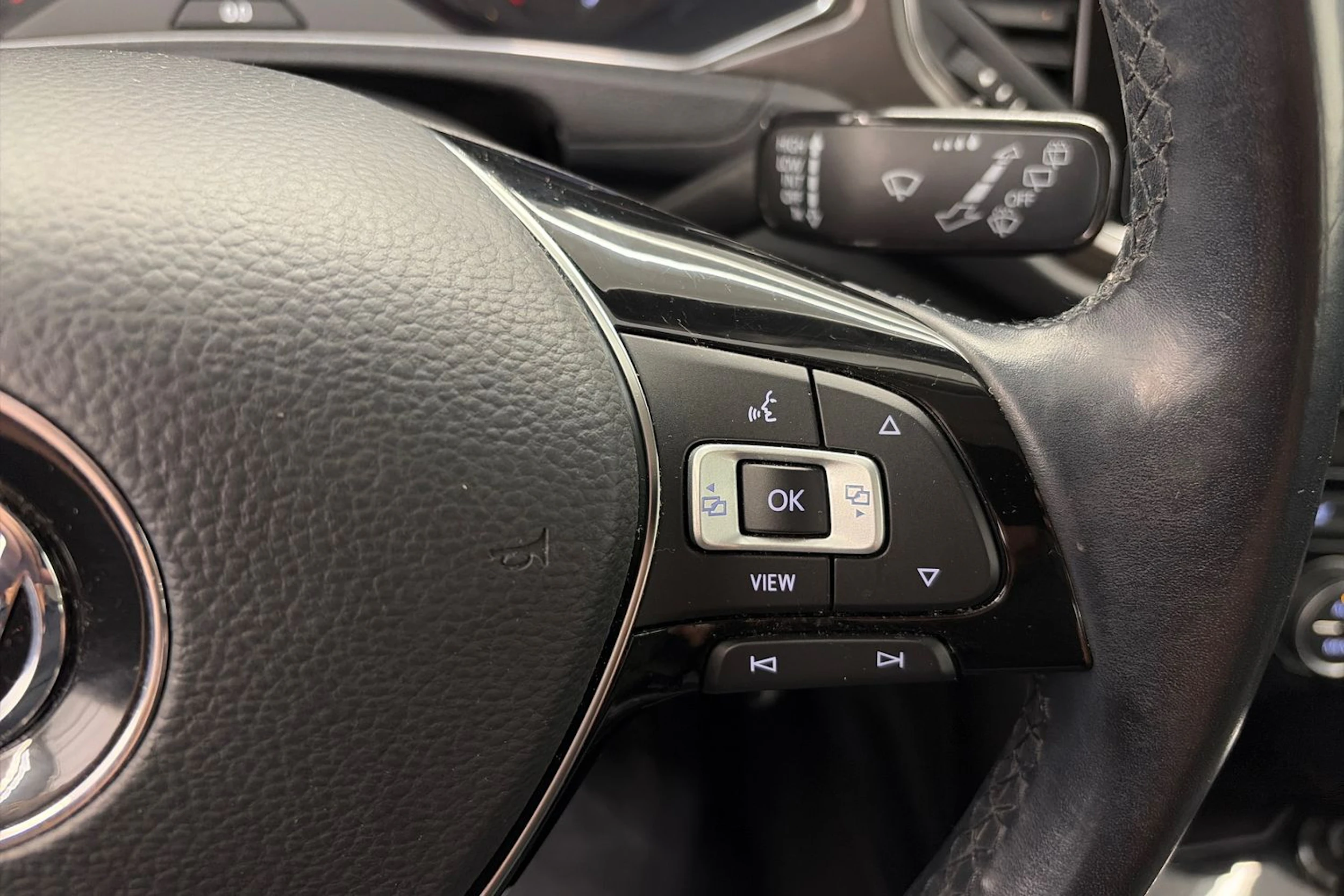 sininen Volkswagen T-Roc 2020 kuva 18.