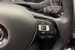 sininen Volkswagen T-Roc 2020 kuva 18.