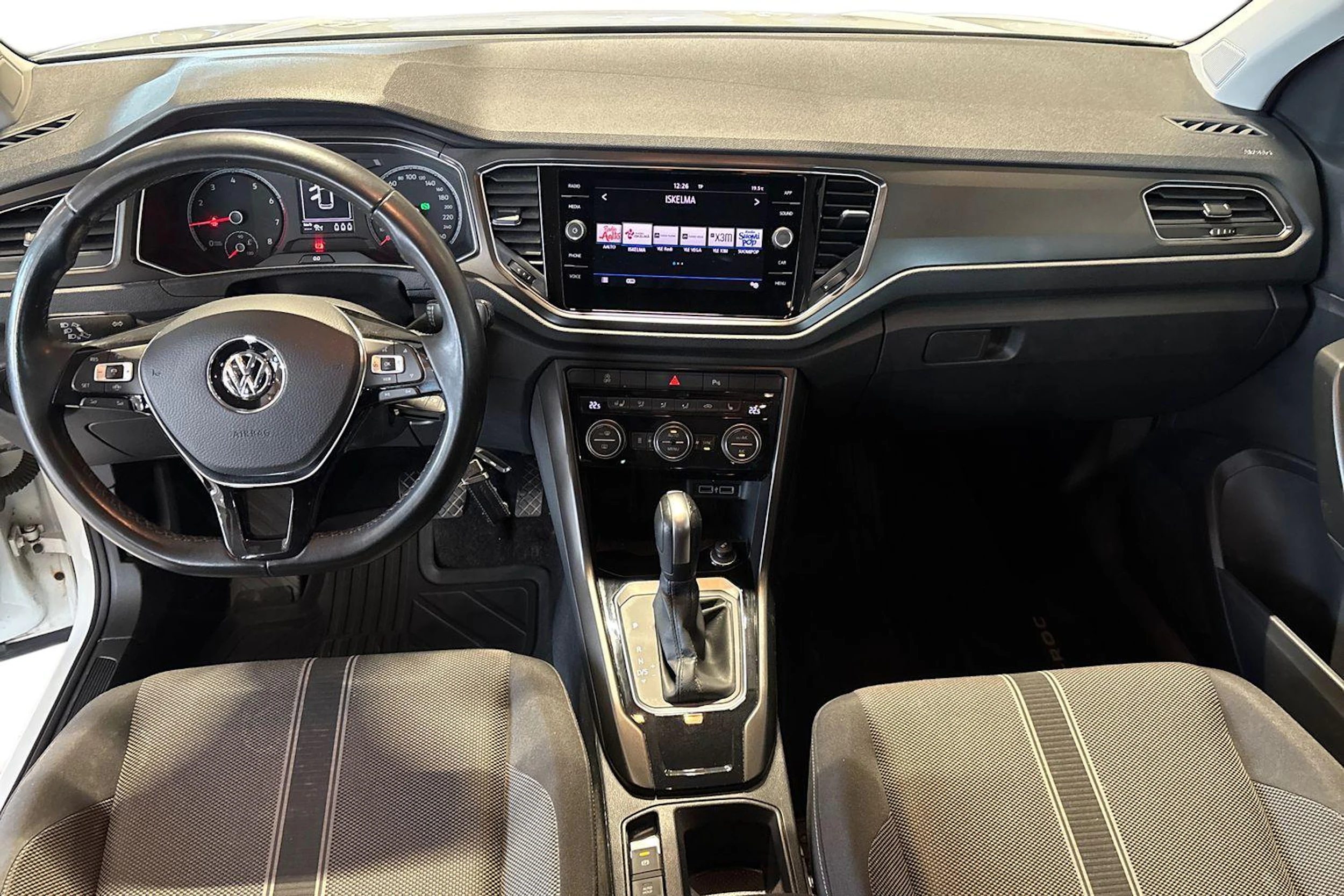 Valkoinen Volkswagen T-Roc 2020 kuva 7.