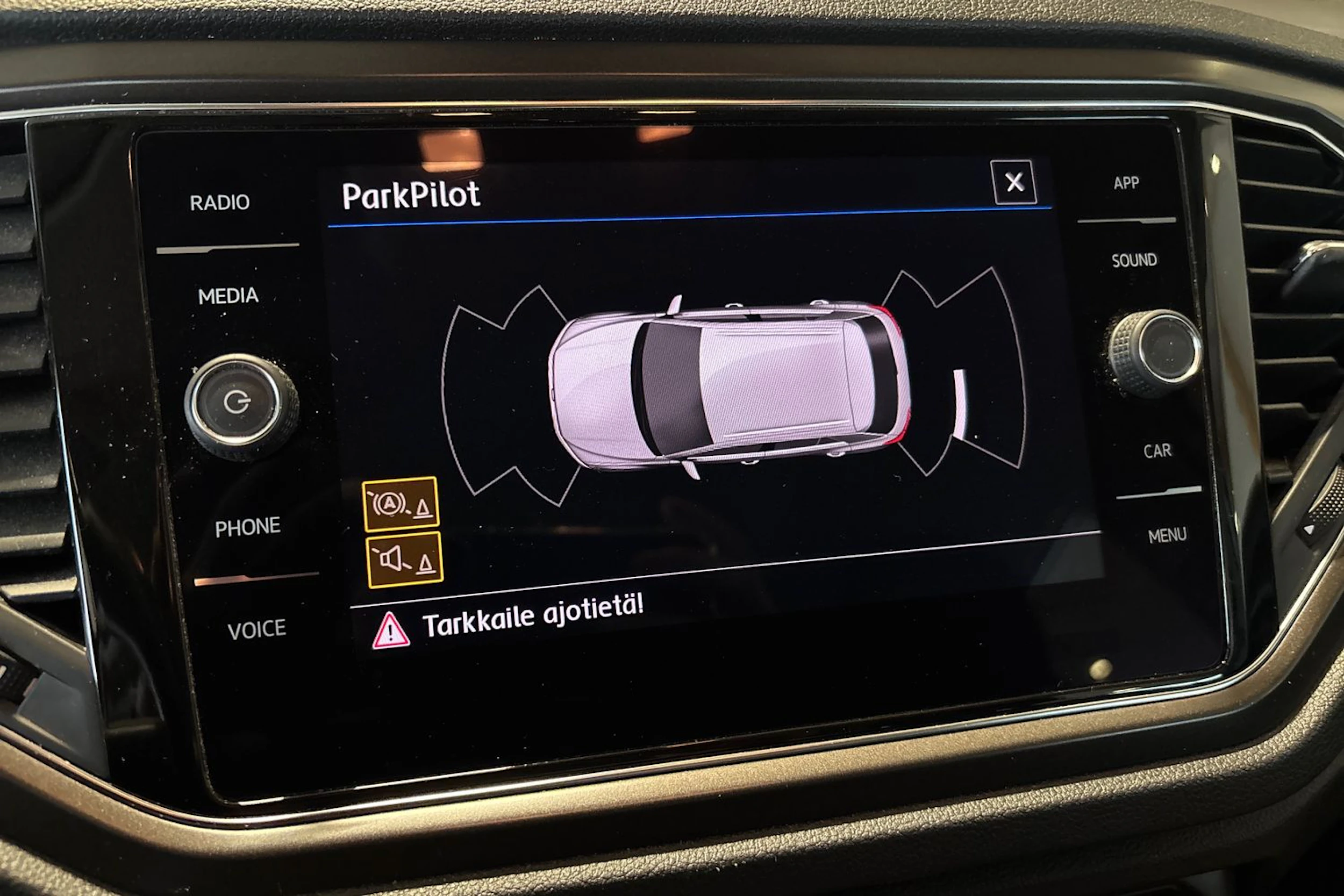 Valkoinen Volkswagen T-Roc 2020 kuva 16.