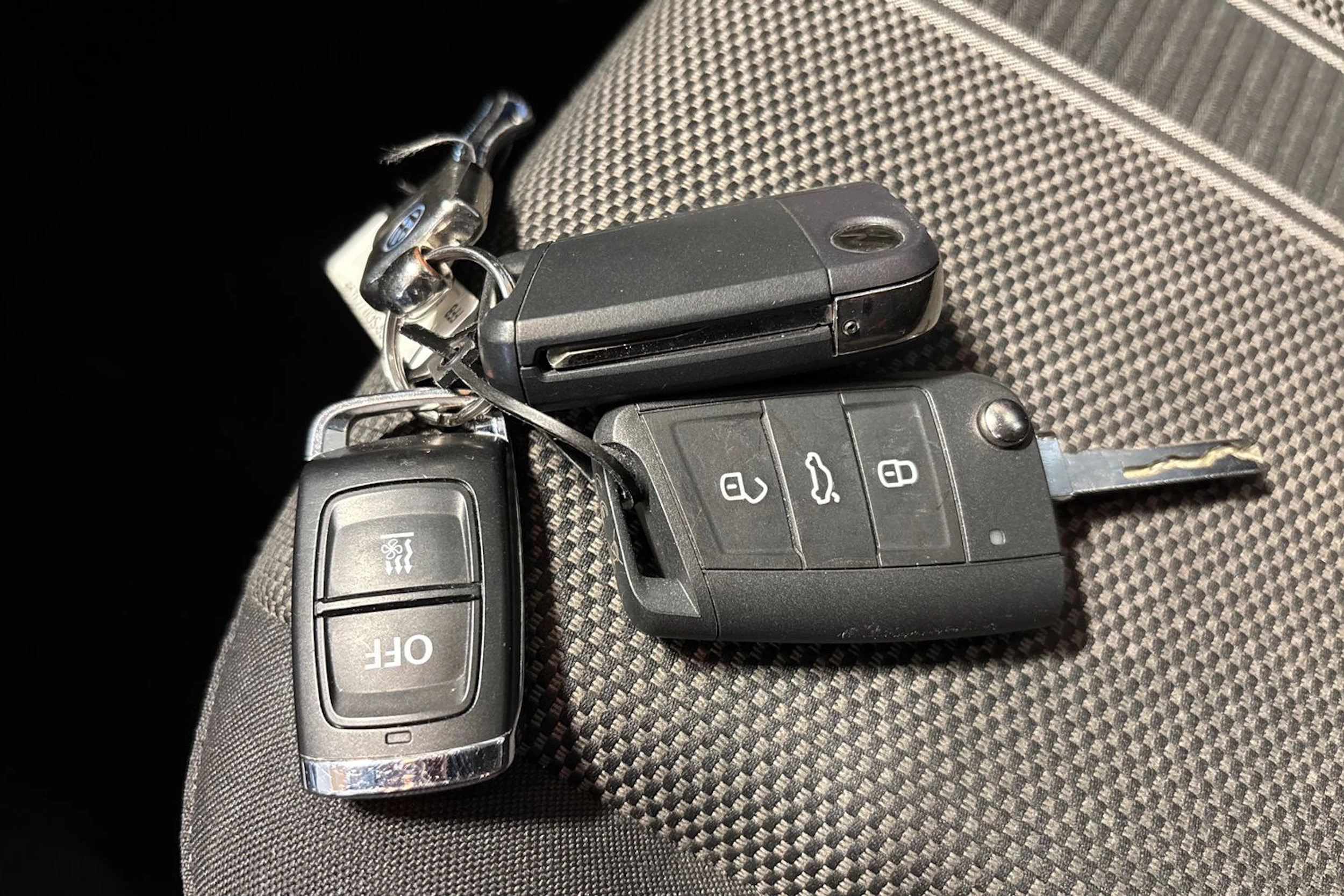 Valkoinen Volkswagen T-Roc 2020 kuva 17.