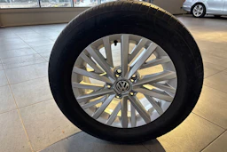 Valkoinen Volkswagen T-Roc 2020 kuva 18.