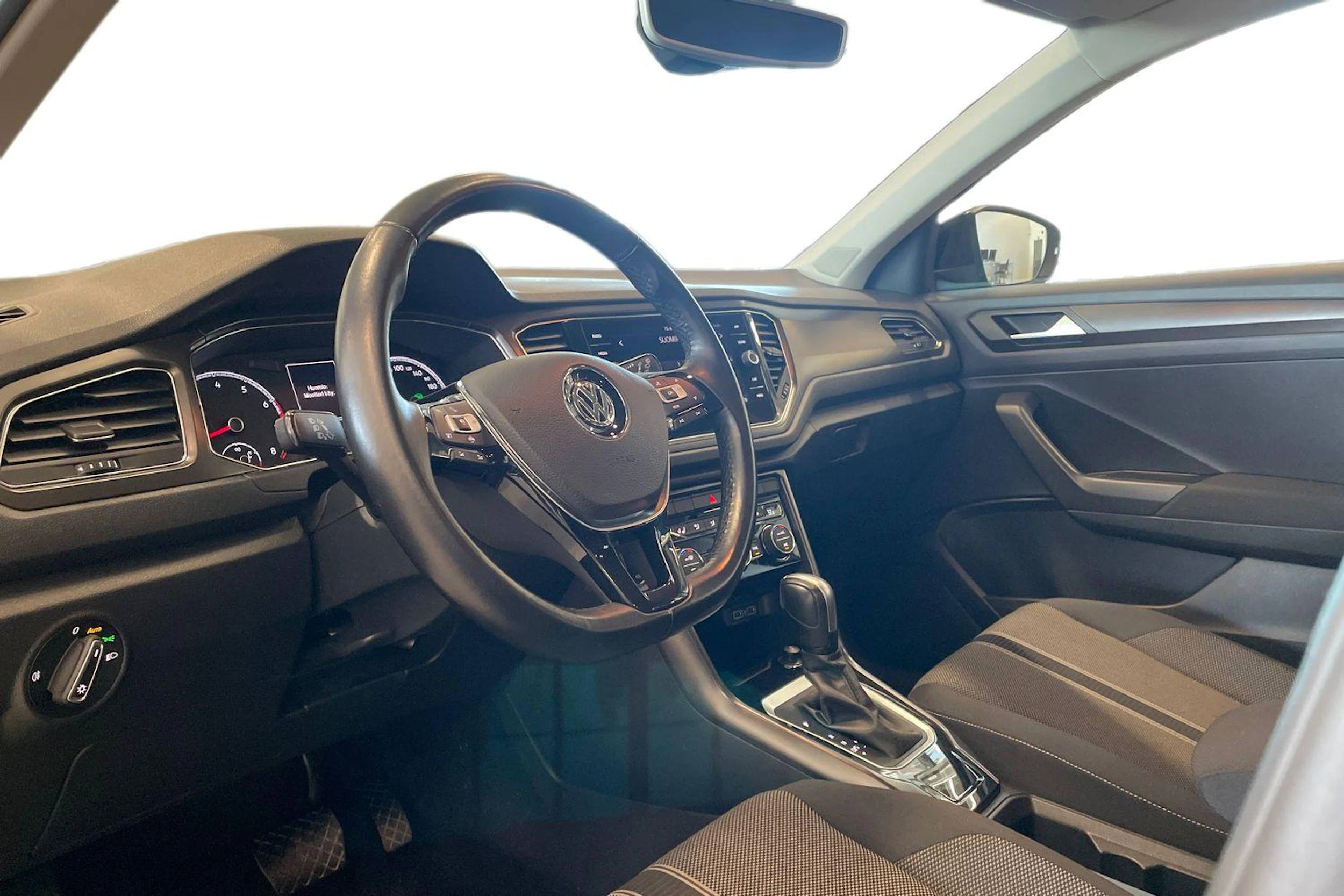 musta Volkswagen T-Roc 2020 kuva 6.