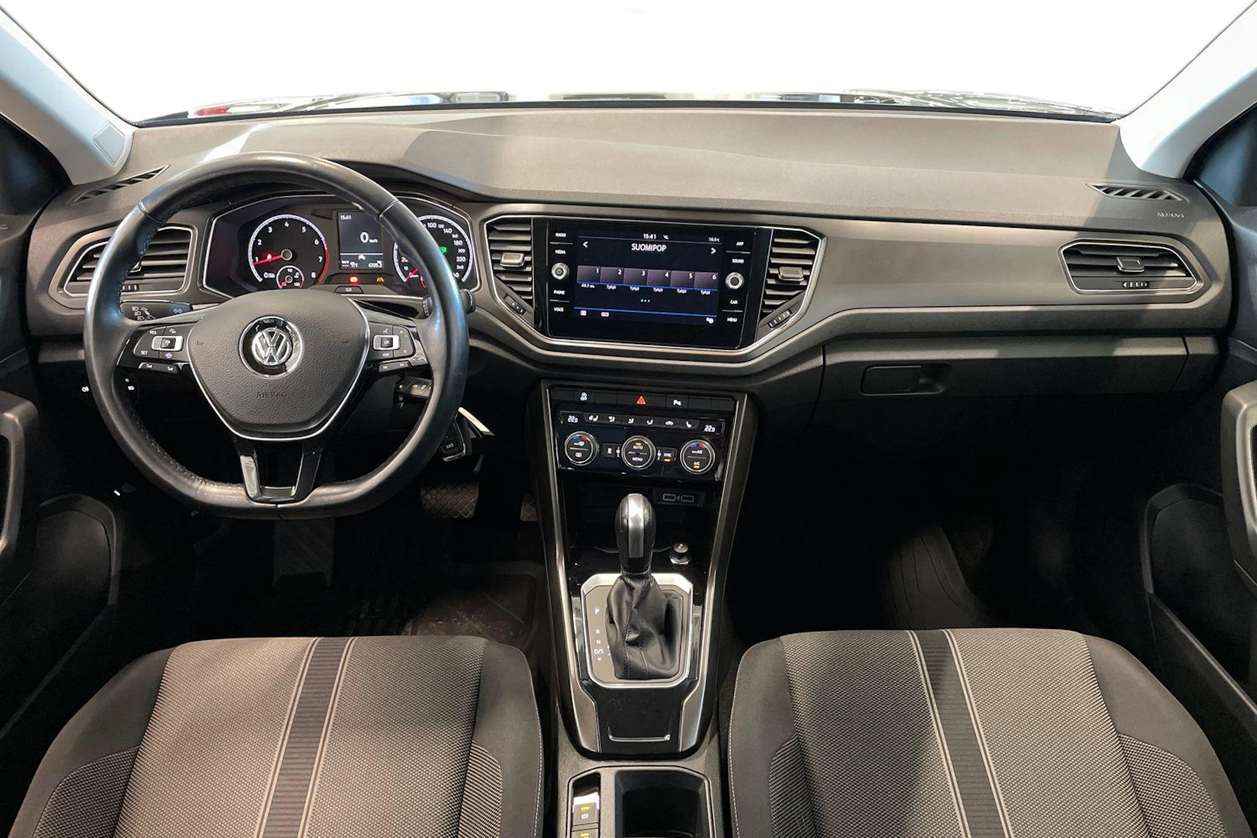 musta Volkswagen T-Roc 2020 kuva 7.