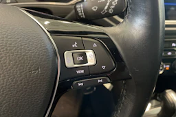 musta Volkswagen T-Roc 2020 kuva 13.