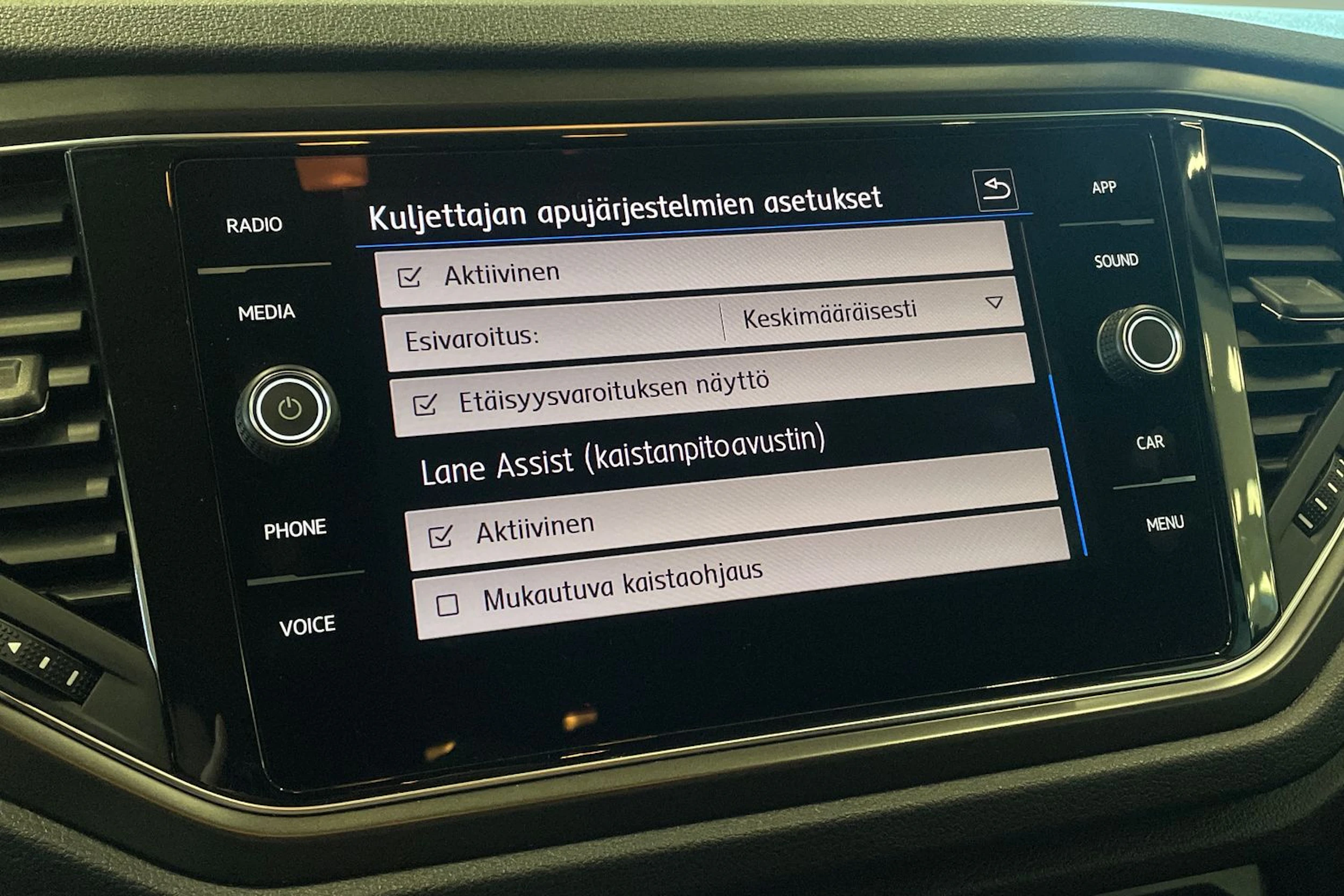 musta Volkswagen T-Roc 2020 kuva 21.