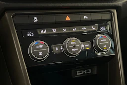 musta Volkswagen T-Roc 2020 kuva 23.