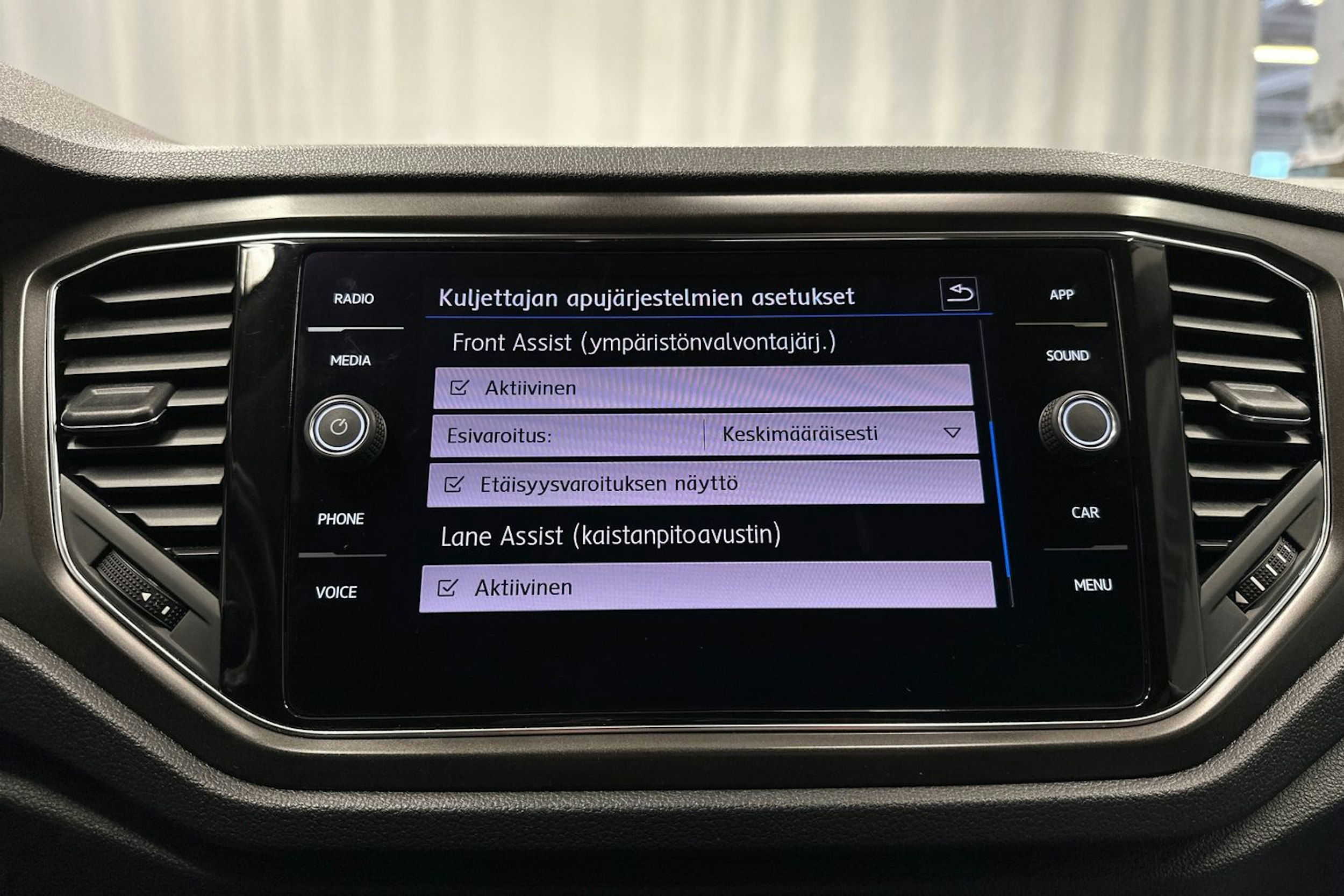 valkoinen Volkswagen T-Roc 2020 kuva 21.