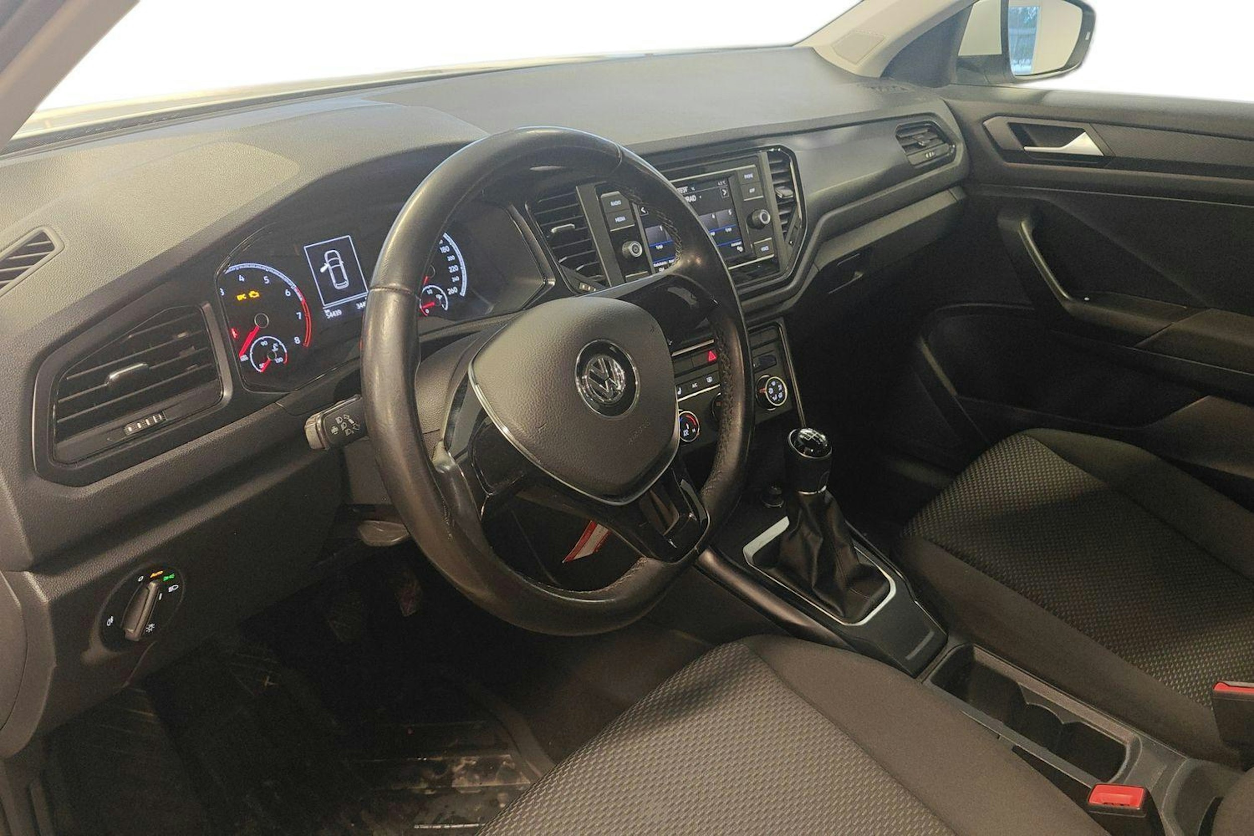 valkoinen Volkswagen T-Roc 2020 kuva 6.