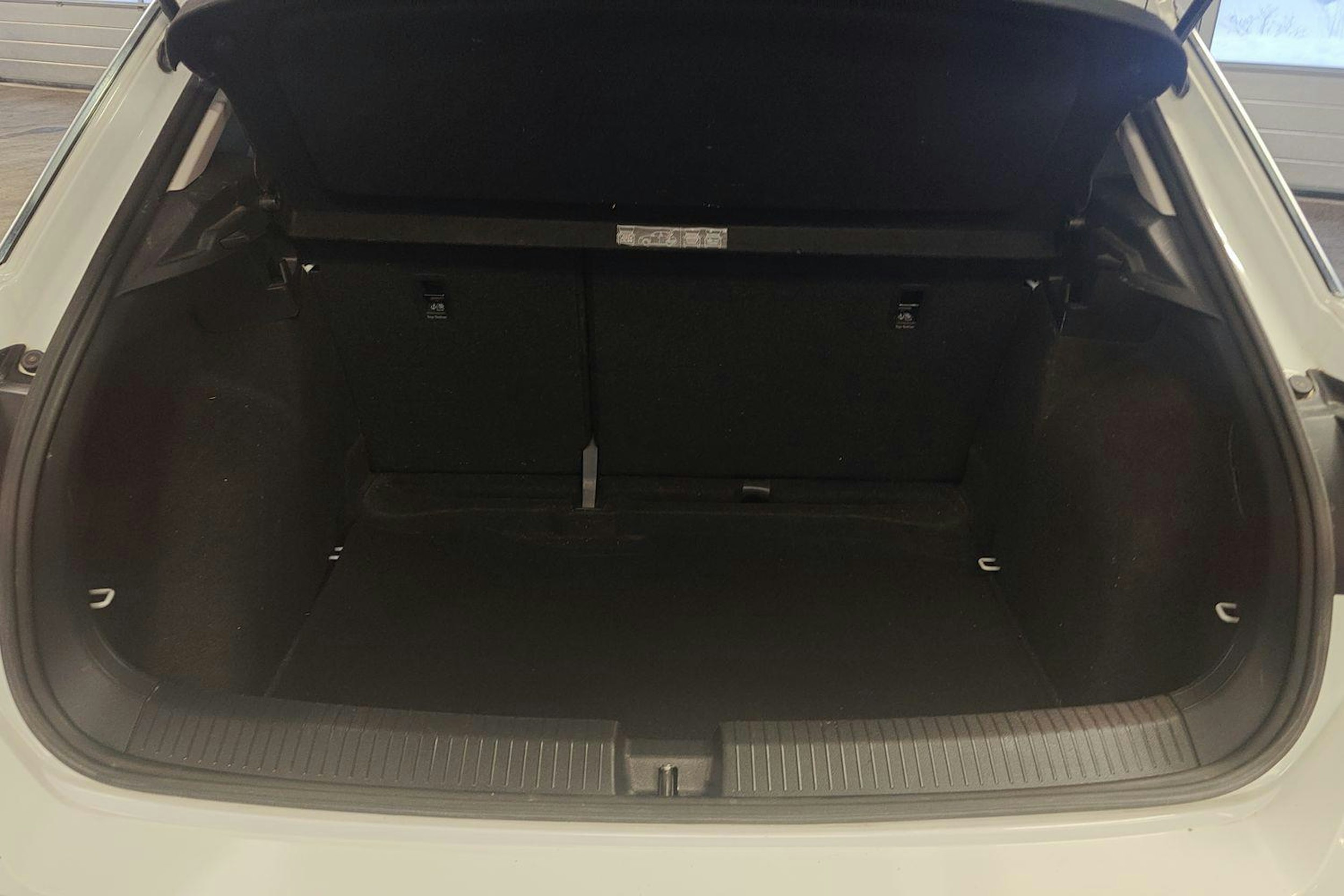 valkoinen Volkswagen T-Roc 2020 kuva 12.