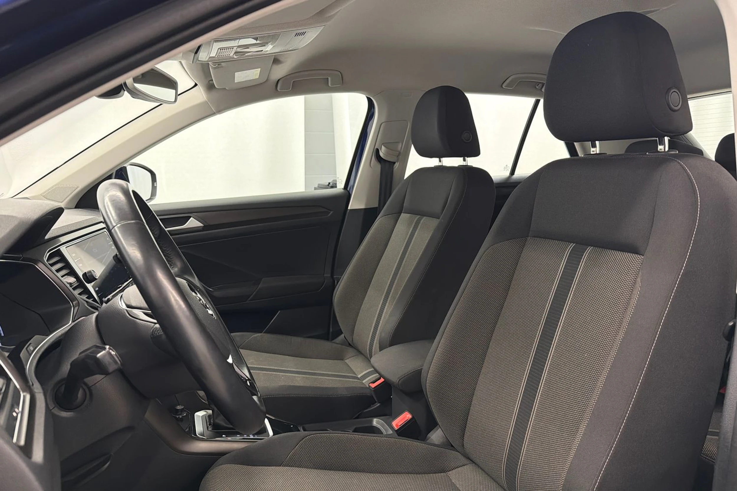 sininen Volkswagen T-Roc 2020 kuva 11.