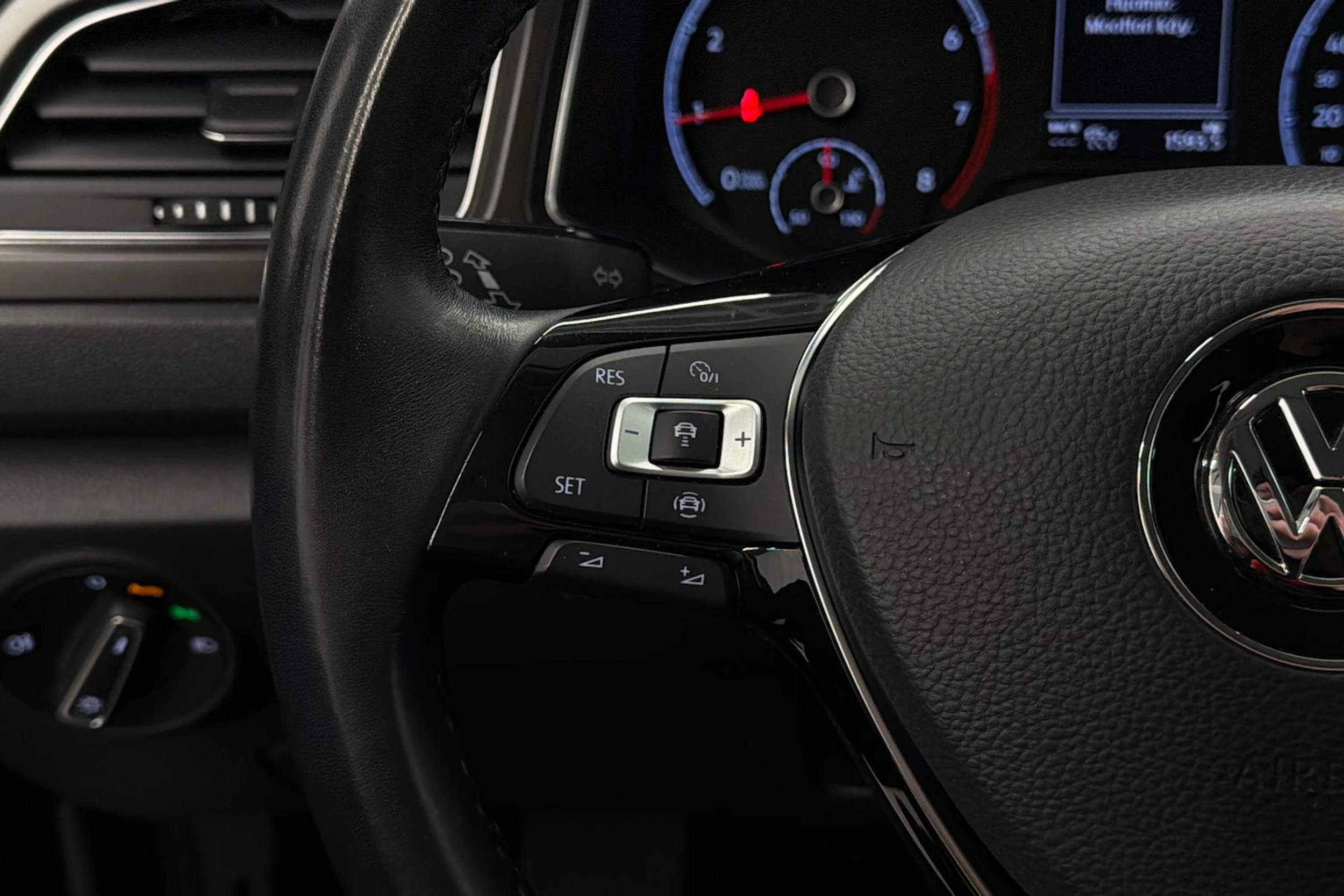 sininen Volkswagen T-Roc 2020 kuva 13.