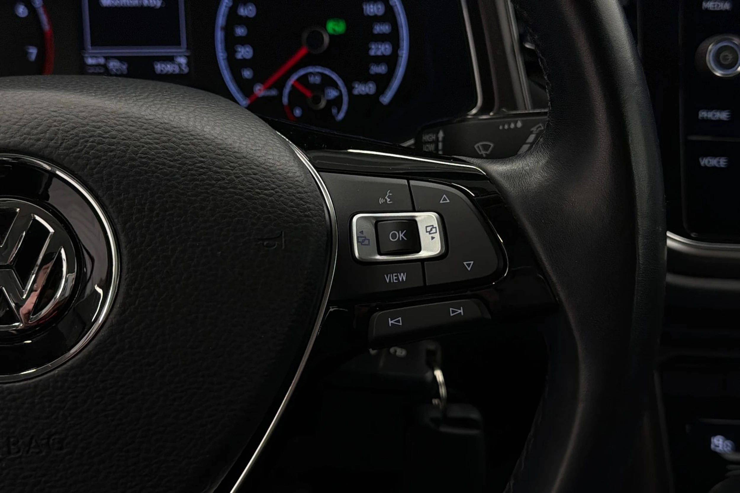 sininen Volkswagen T-Roc 2020 kuva 14.