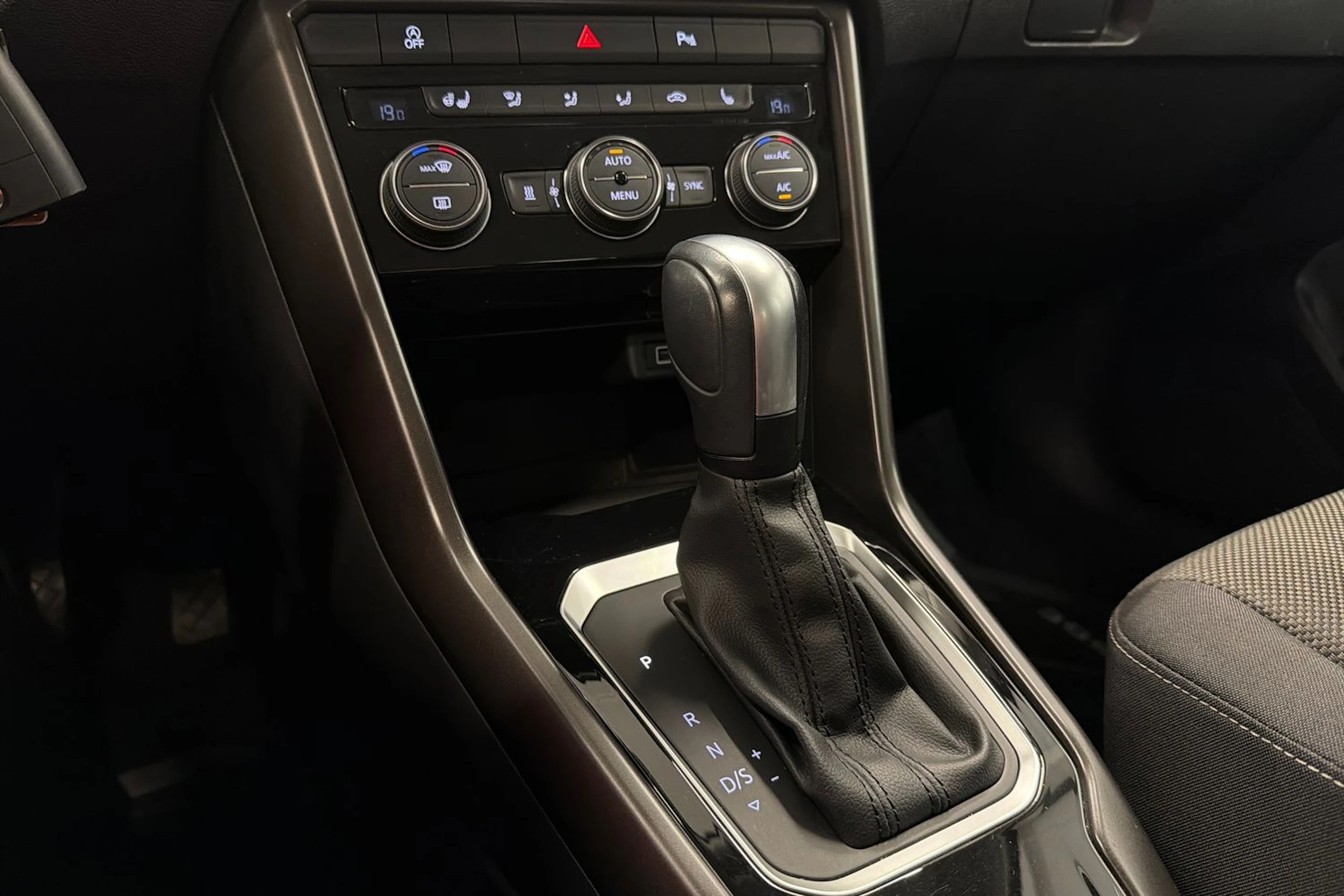 sininen Volkswagen T-Roc 2020 kuva 22.