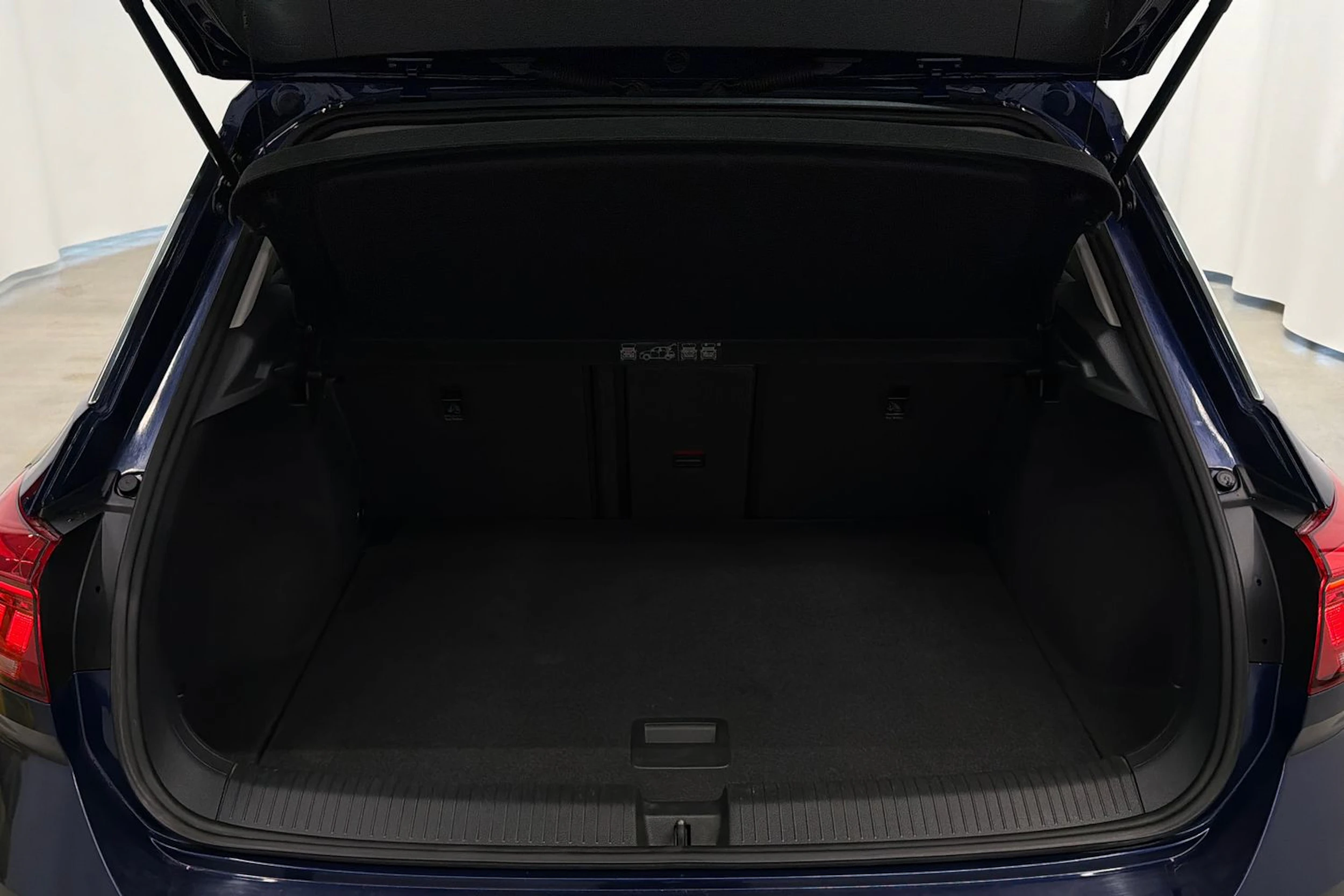 sininen Volkswagen T-Roc 2020 kuva 23.