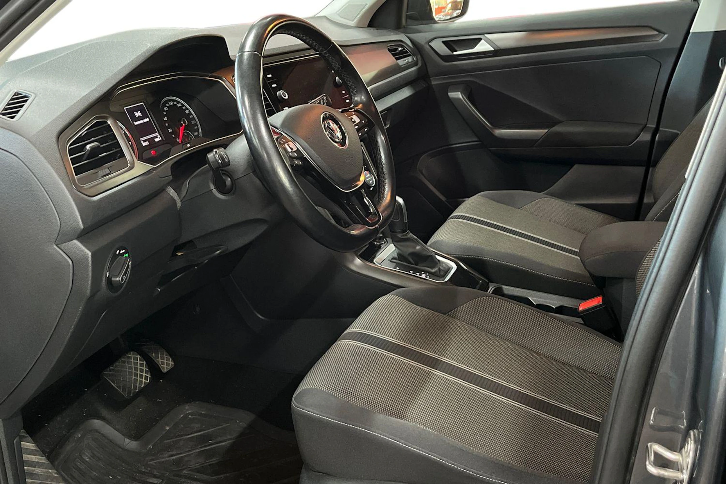 harmaa Volkswagen T-Roc 2020 kuva 3.