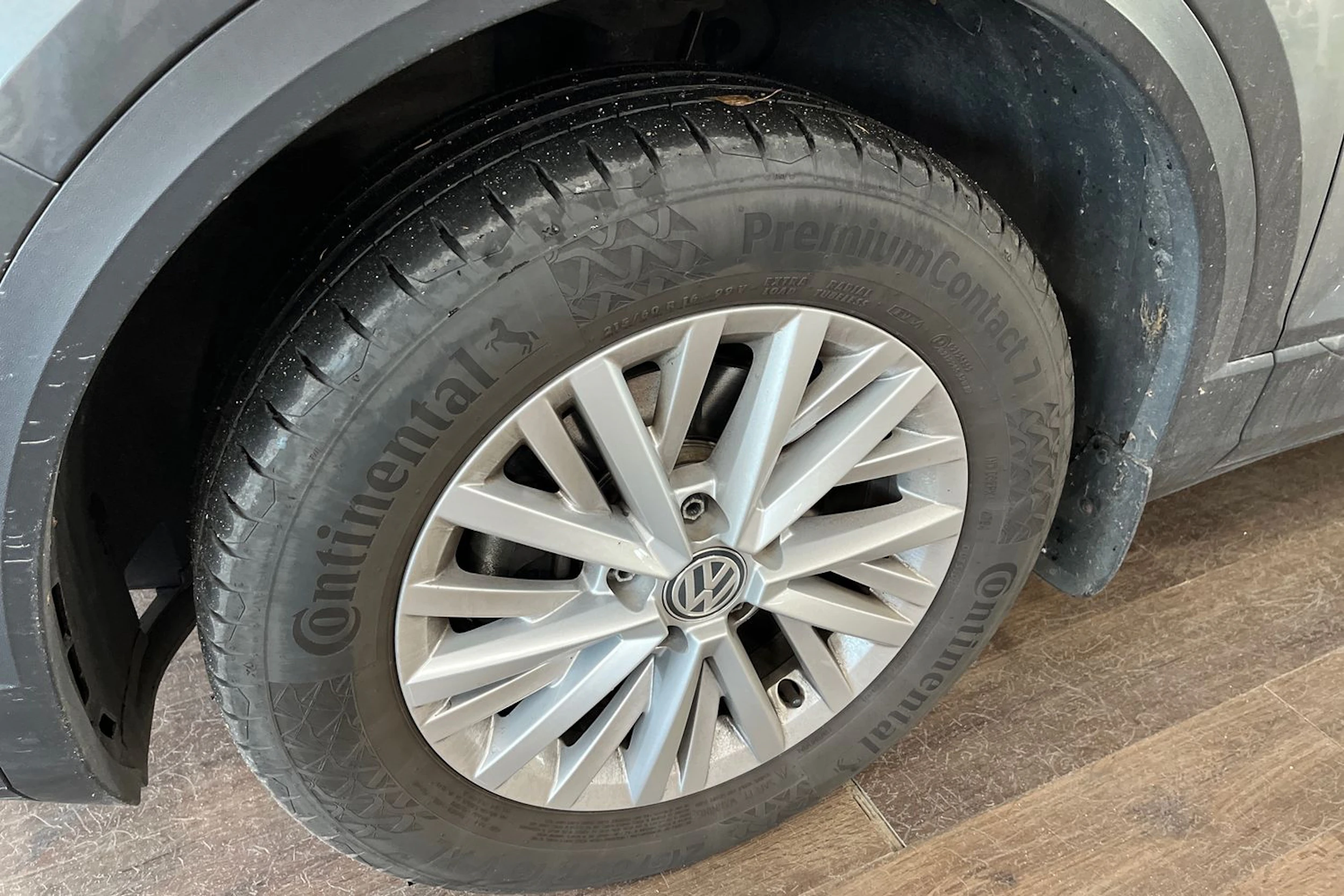 harmaa Volkswagen T-Roc 2020 kuva 4.