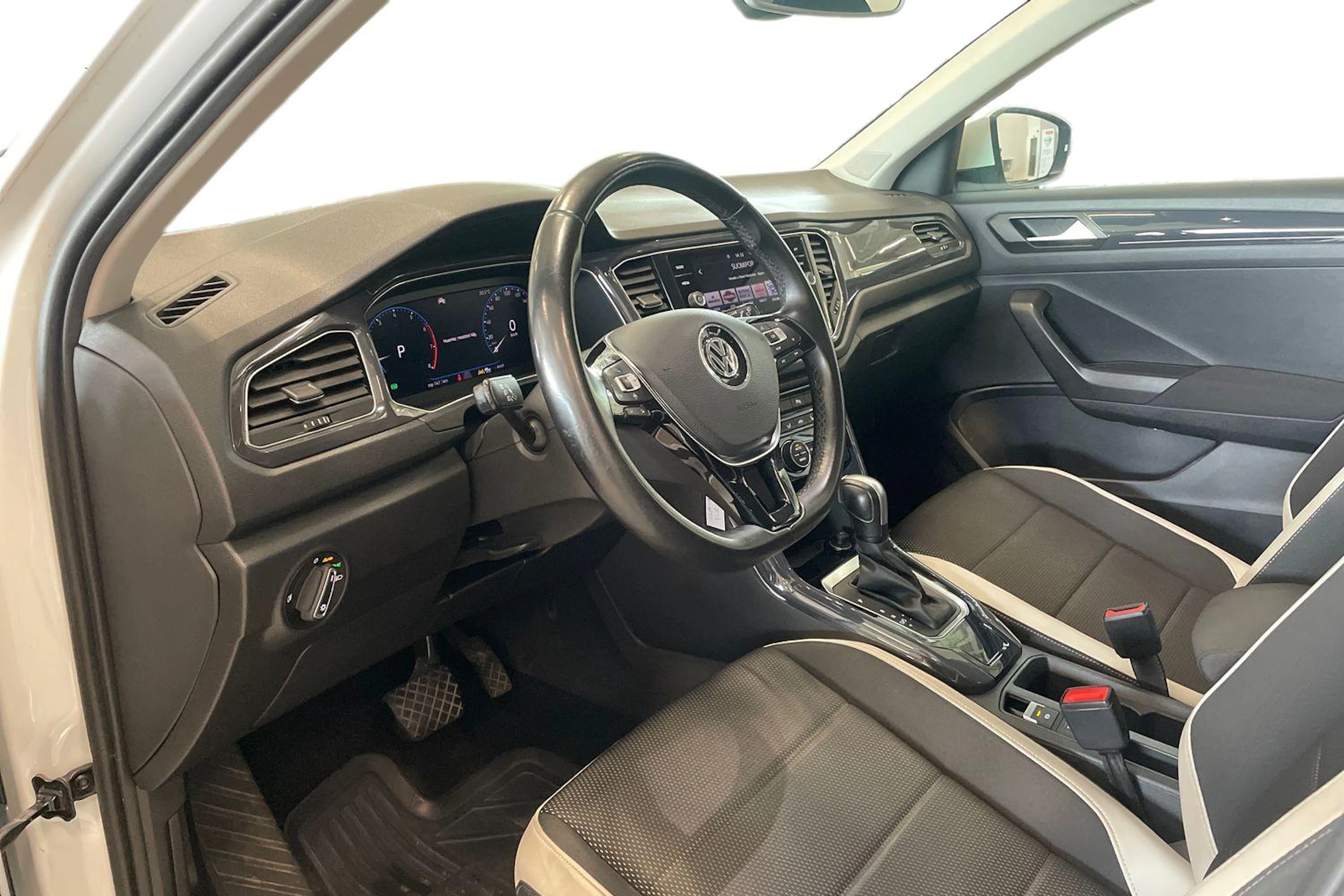 valkoinen Volkswagen T-Roc 2020 kuva 6.