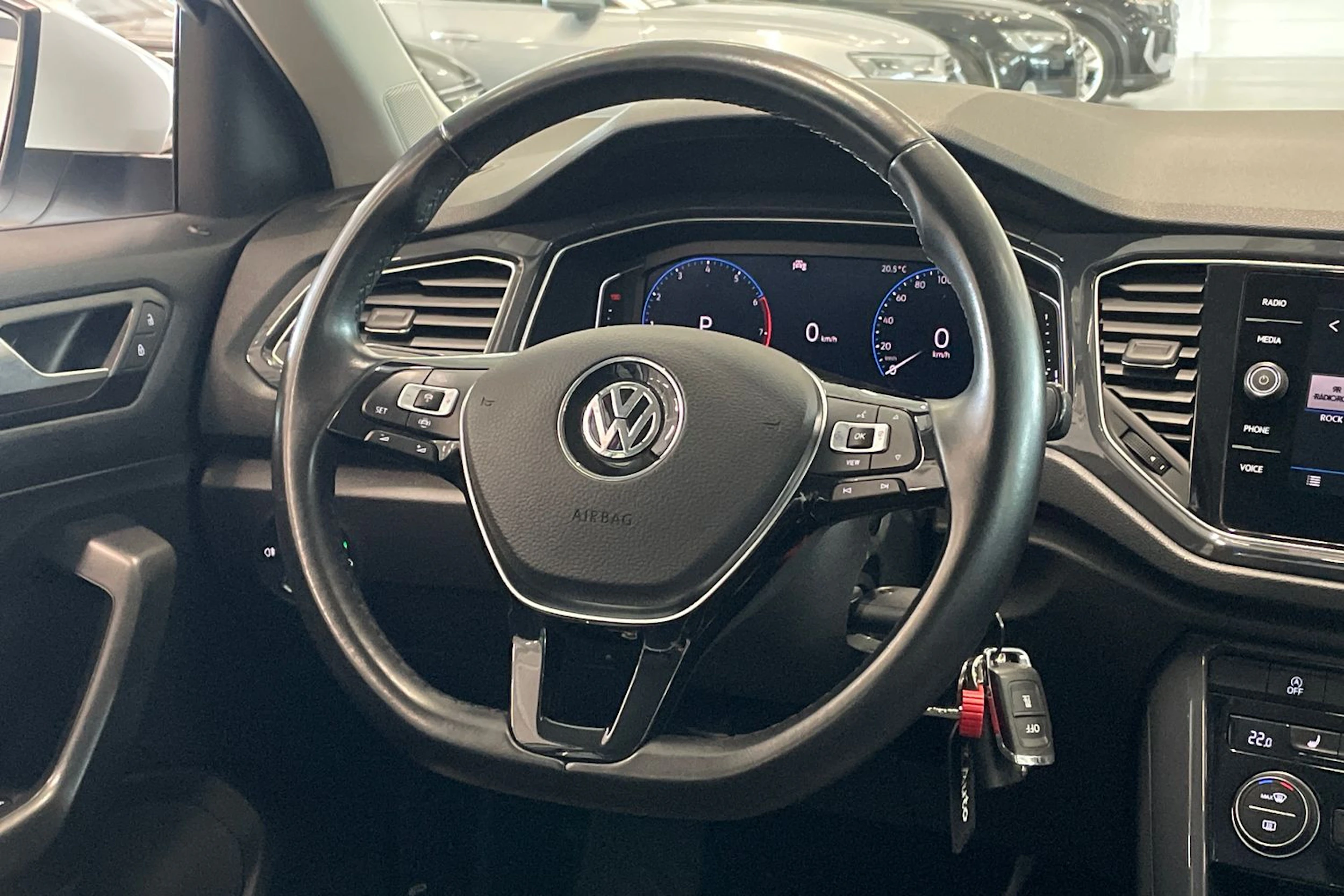valkoinen Volkswagen T-Roc 2020 kuva 12.