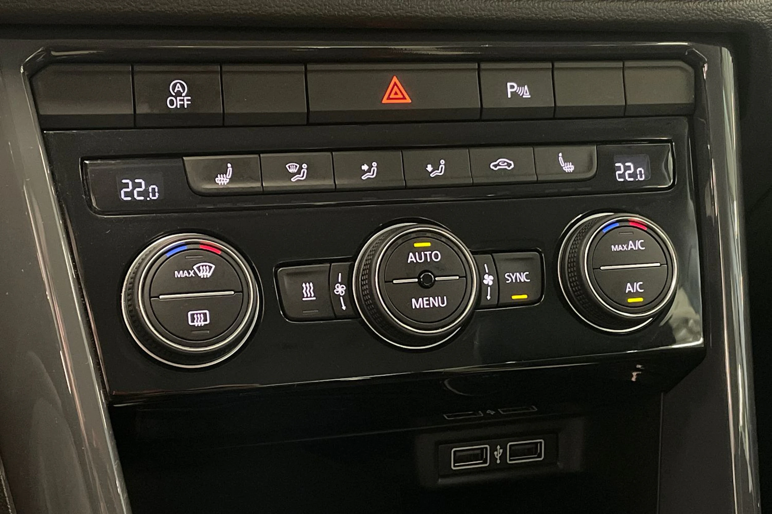 valkoinen Volkswagen T-Roc 2020 kuva 24.