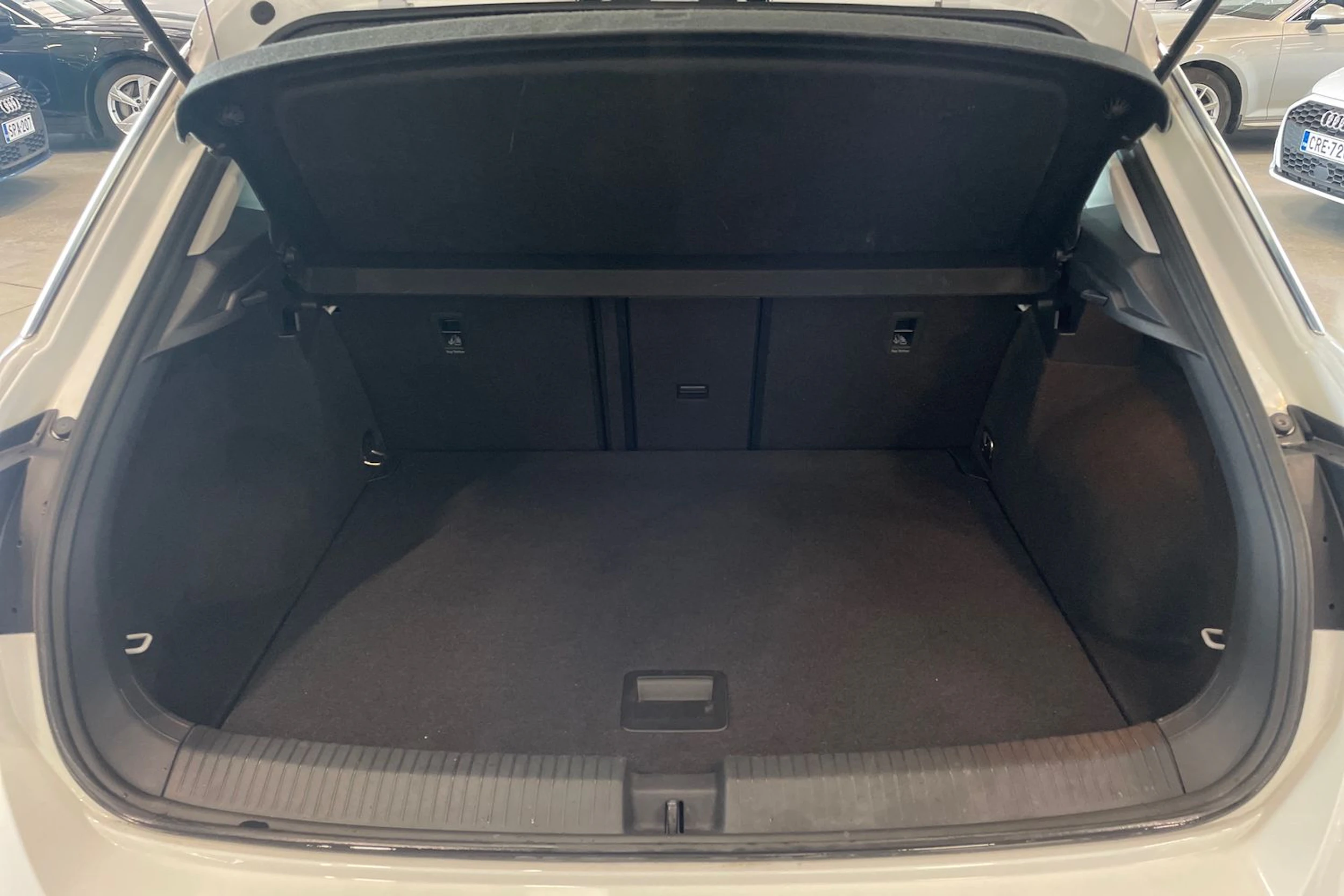 valkoinen Volkswagen T-Roc 2020 kuva 27.