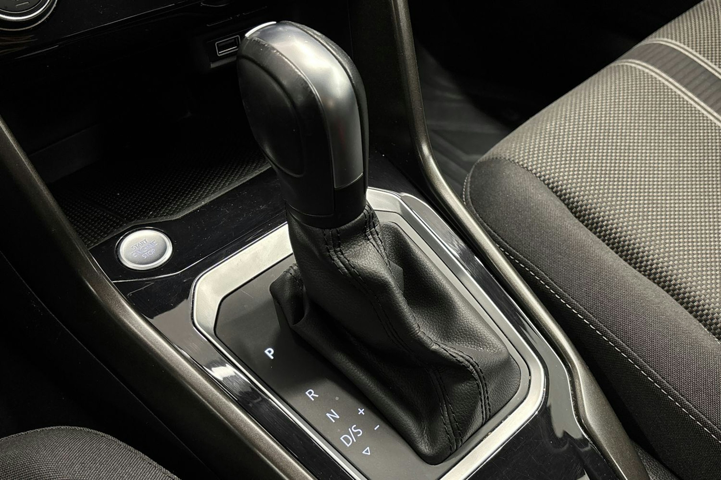 met. ruskea (beige) Volkswagen T-Roc 2020 kuva 20.