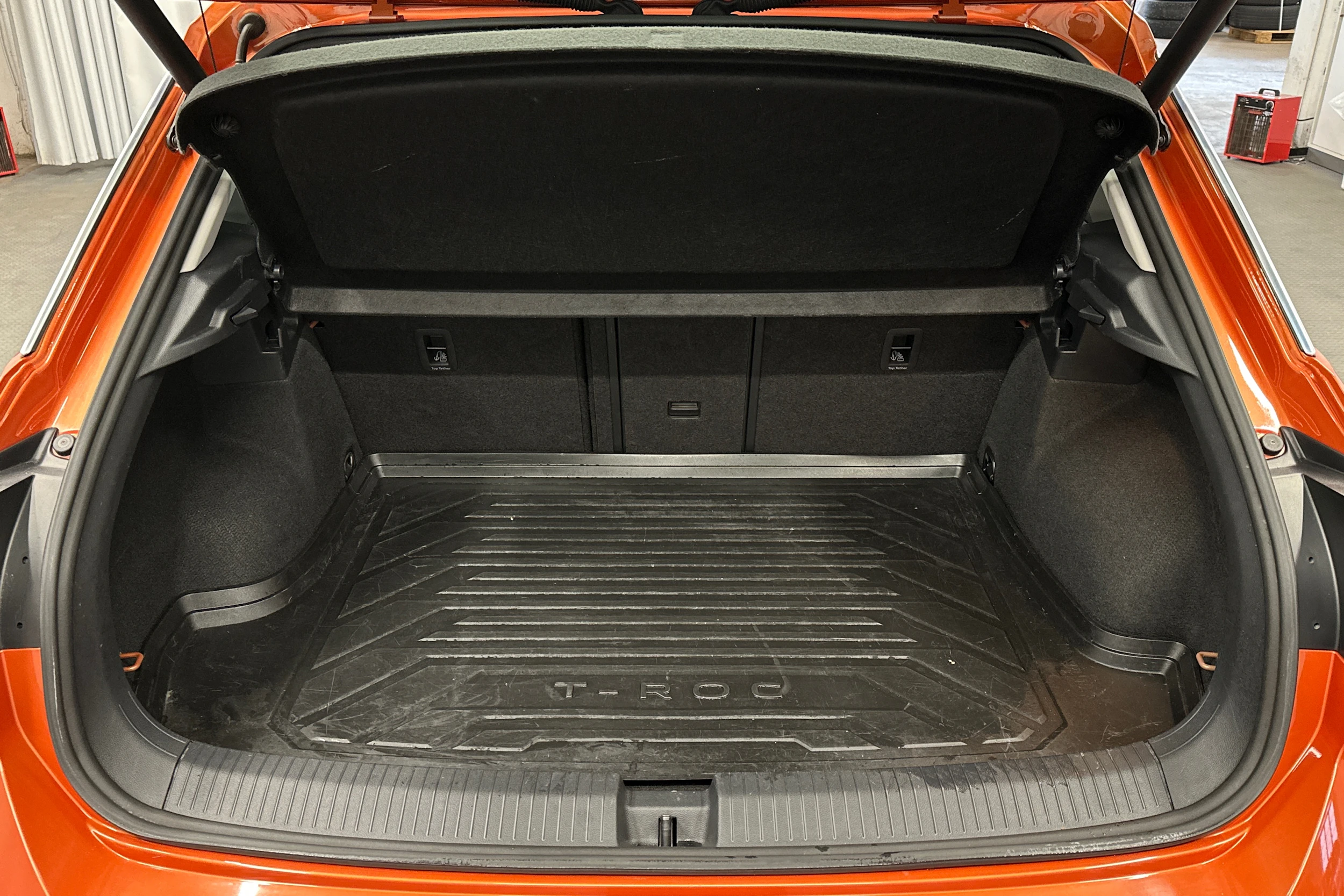 oranssi Volkswagen T-Roc 2020 kuva 15.