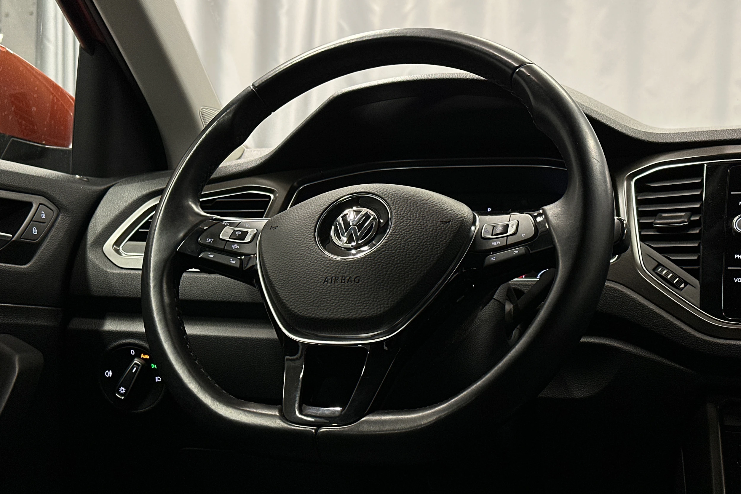 oranssi Volkswagen T-Roc 2020 kuva 18.