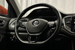 oranssi Volkswagen T-Roc 2020 kuva 18.