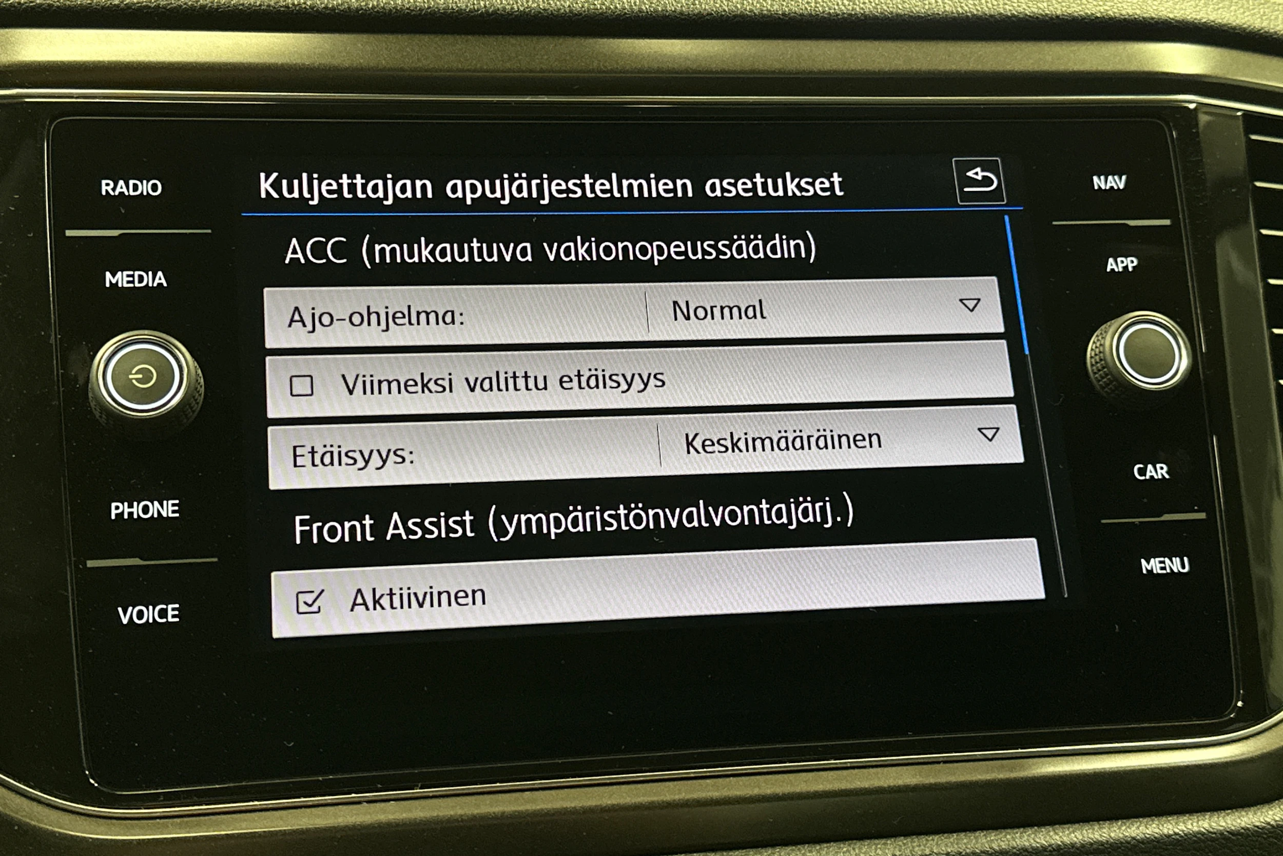 oranssi Volkswagen T-Roc 2020 kuva 23.