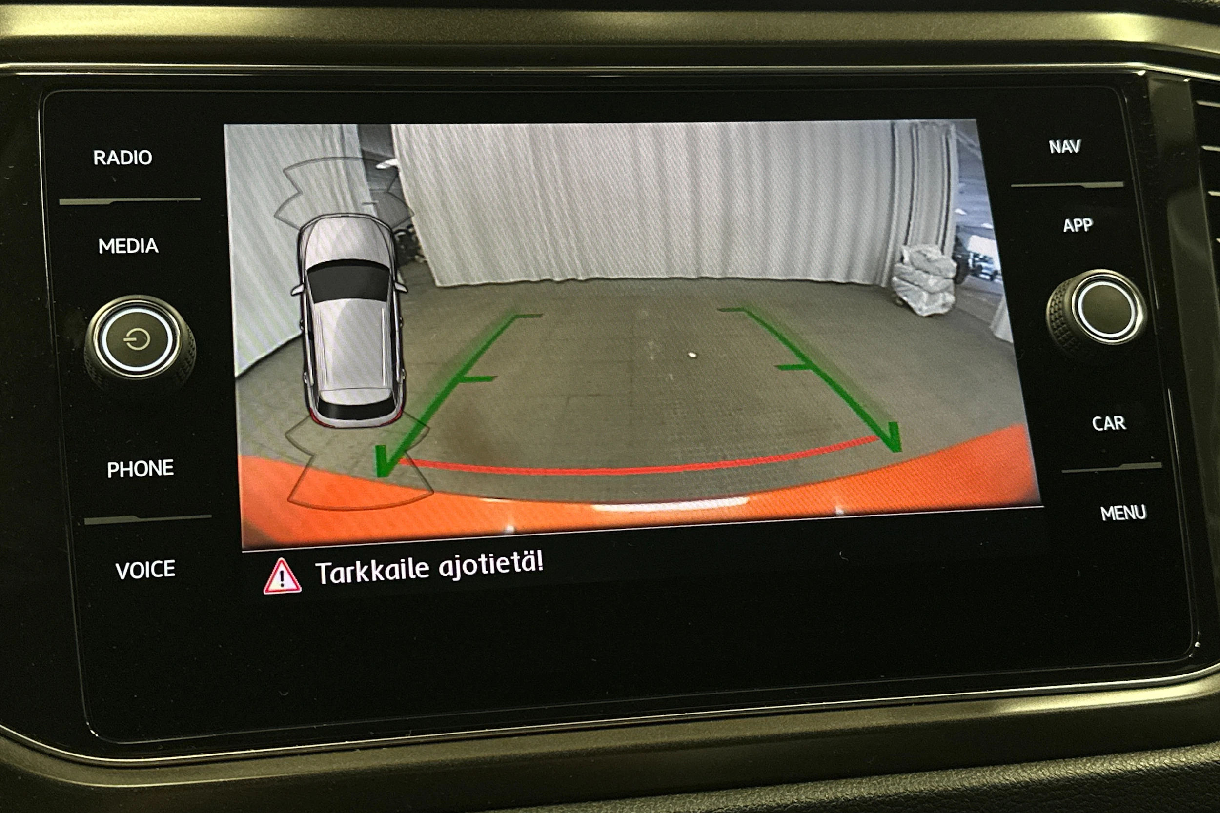 oranssi Volkswagen T-Roc 2020 kuva 28.