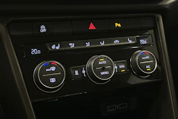 oranssi Volkswagen T-Roc 2020 kuva 29.
